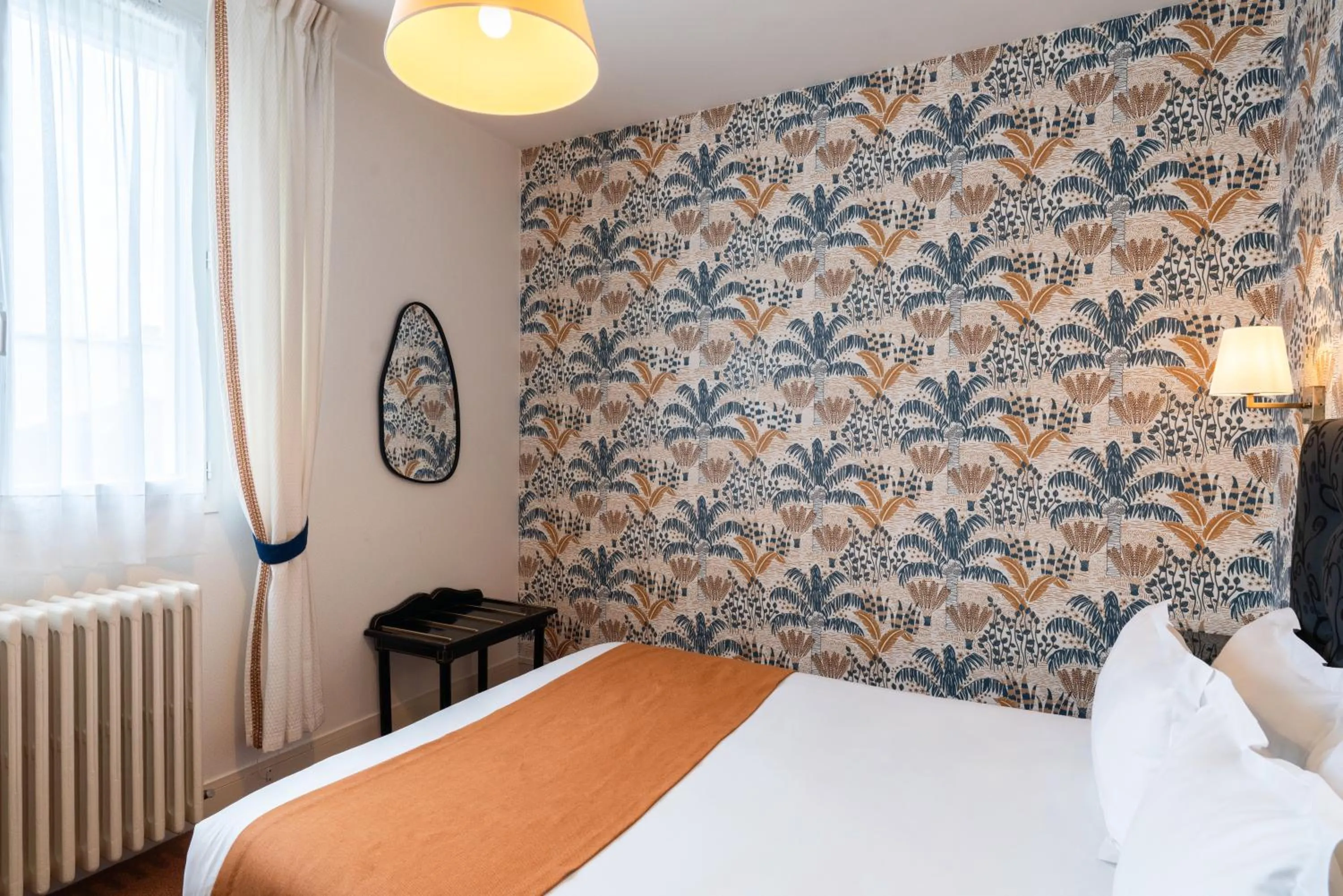 Bedroom, Bed in The Originals Boutique, Hôtel Normandie, Auxerre