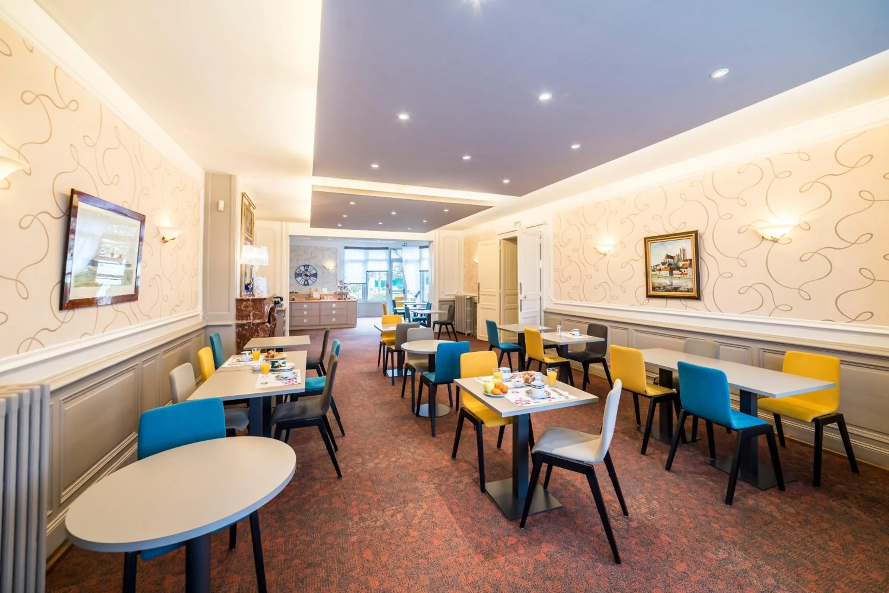 Restaurant/places to eat in The Originals Boutique, Hôtel Normandie, Auxerre