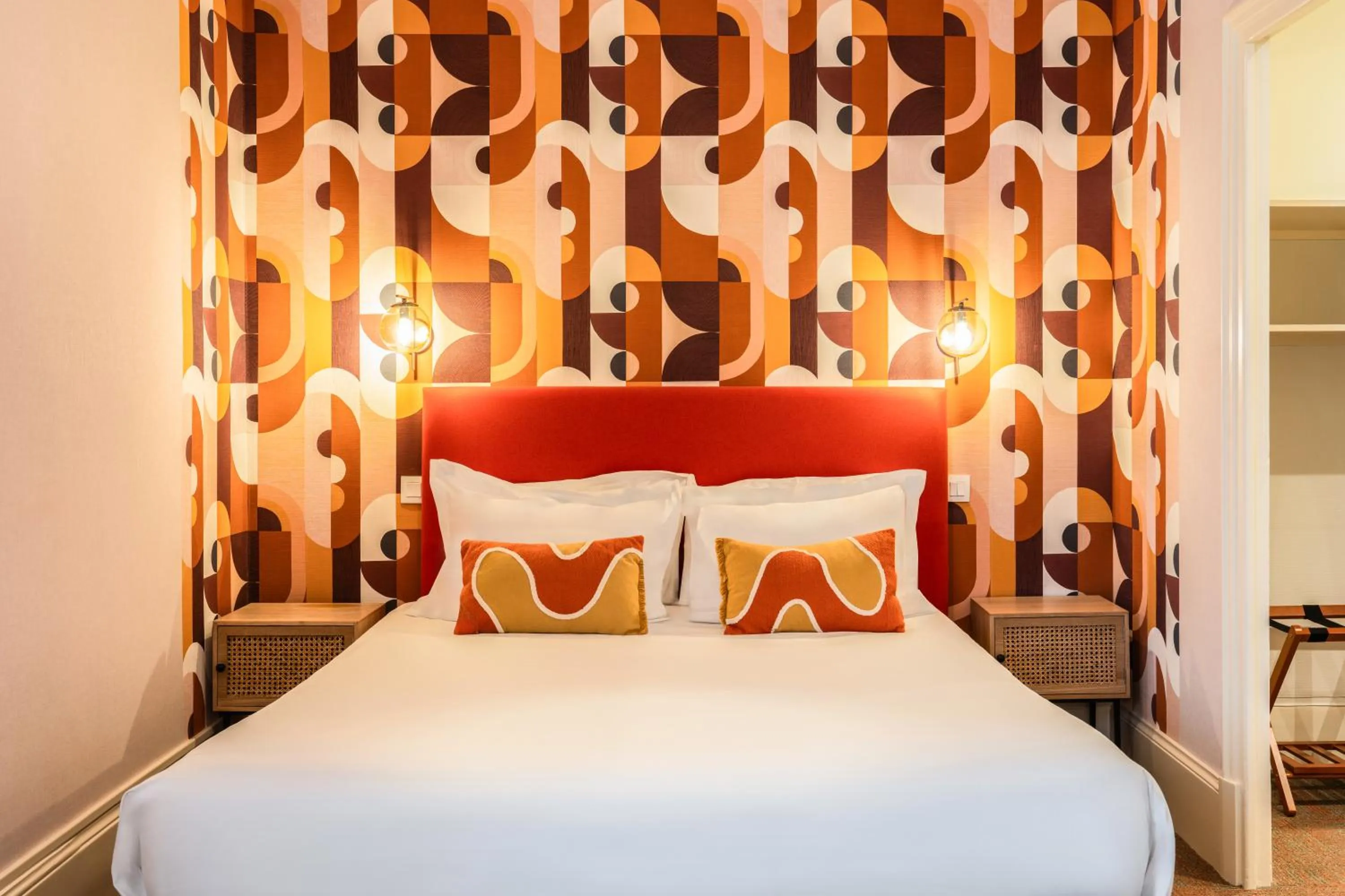 Photo of the whole room, Bed in The Originals Boutique, Hôtel Normandie, Auxerre