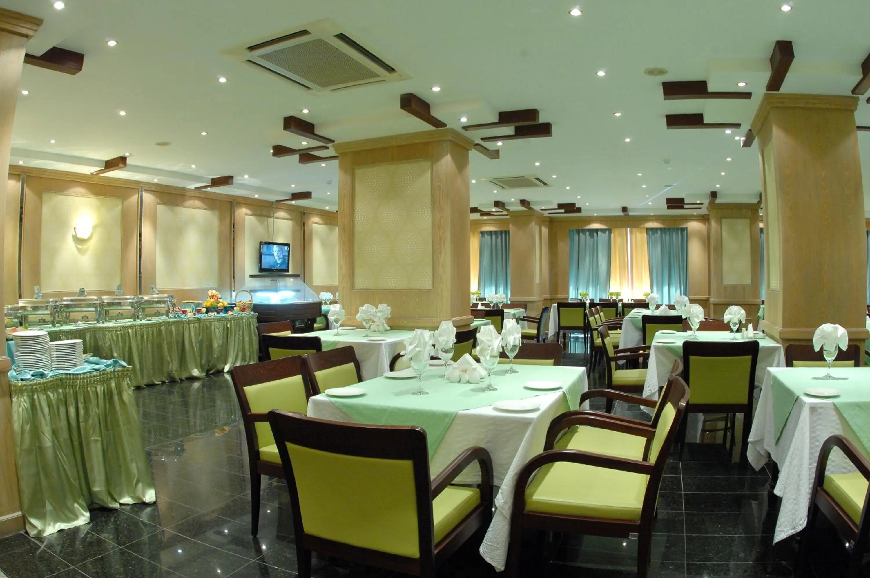 Restaurant/places to eat in Al Muntazah Plaza Hotel