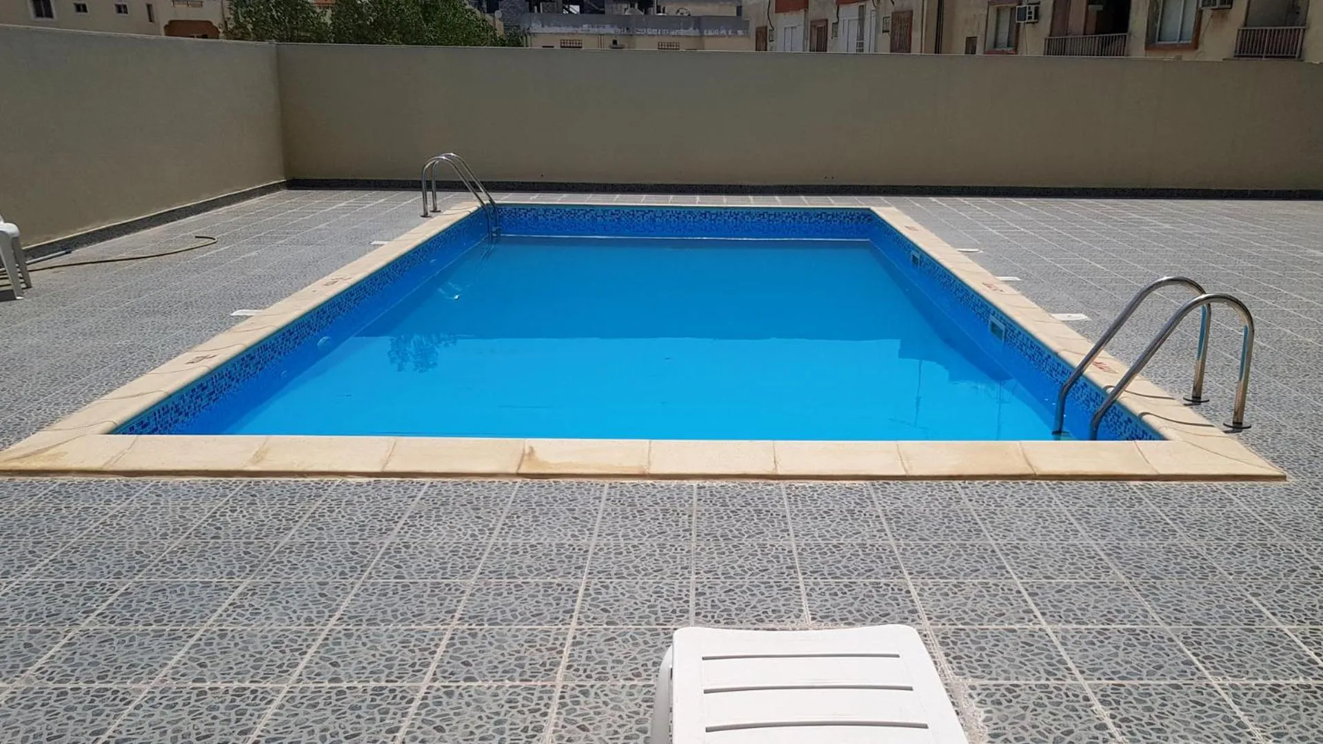 Swimming pool in Al Muntazah Plaza Hotel