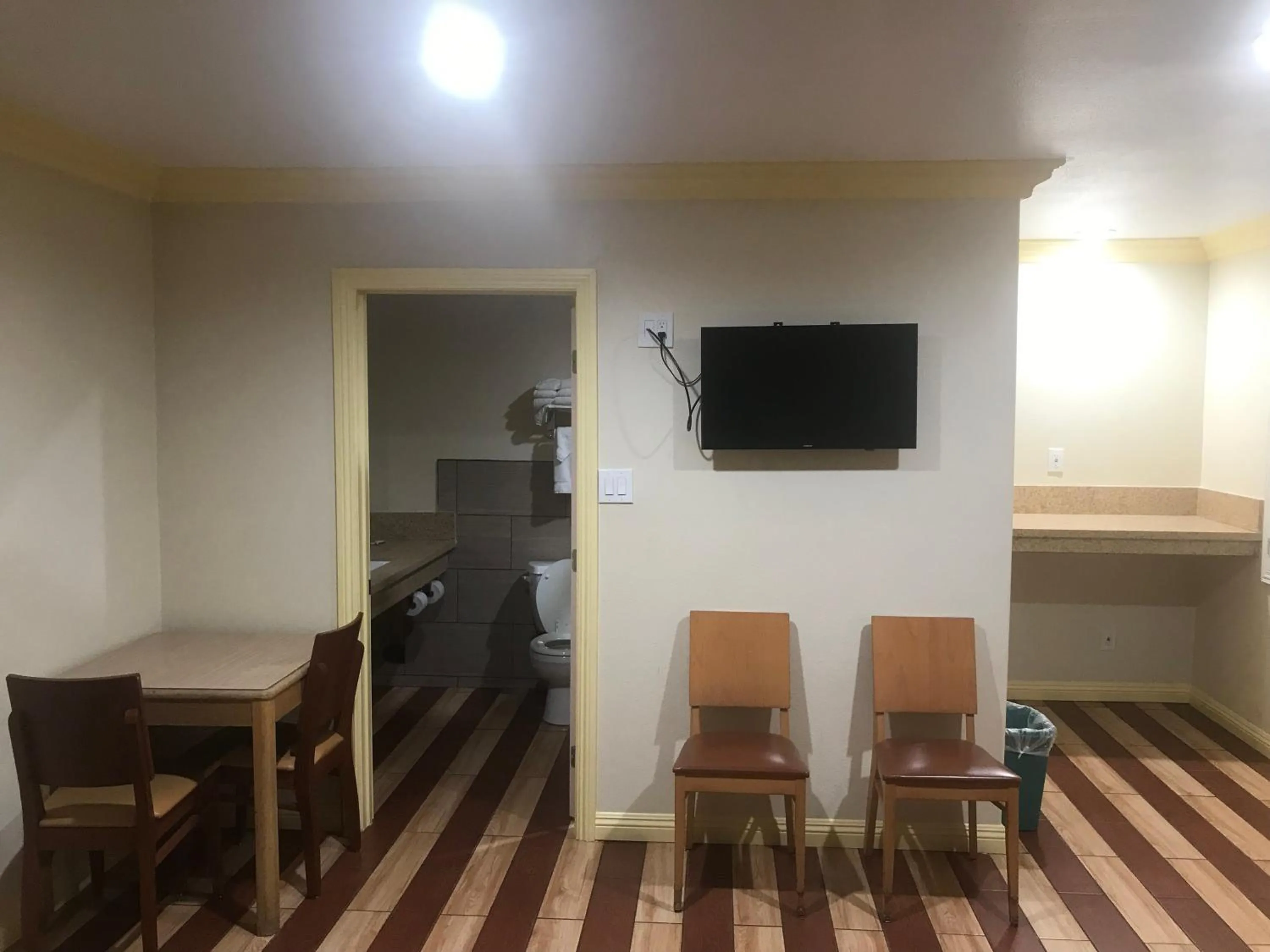 TV and multimedia in All 8 Motel