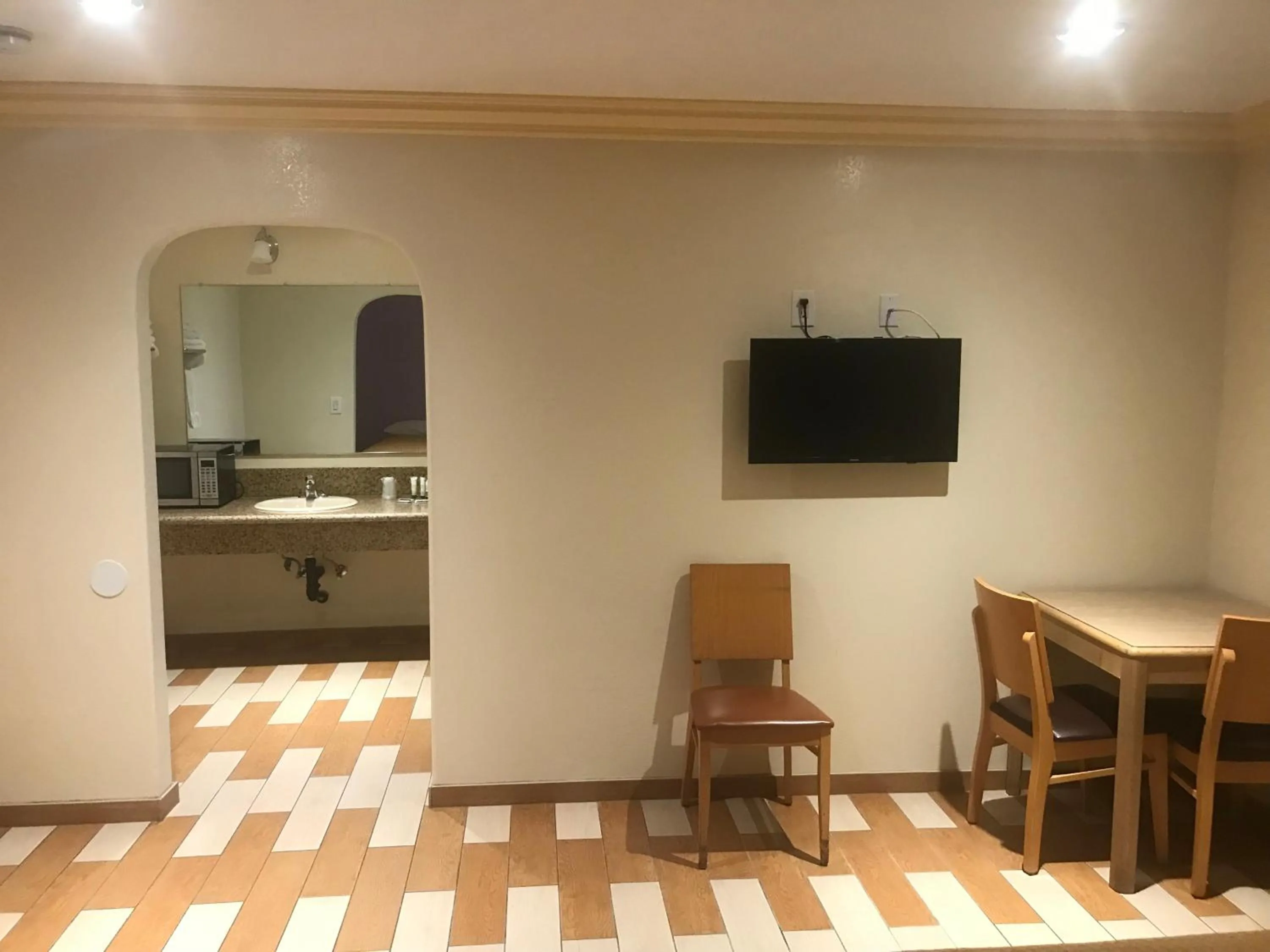 TV and multimedia in All 8 Motel