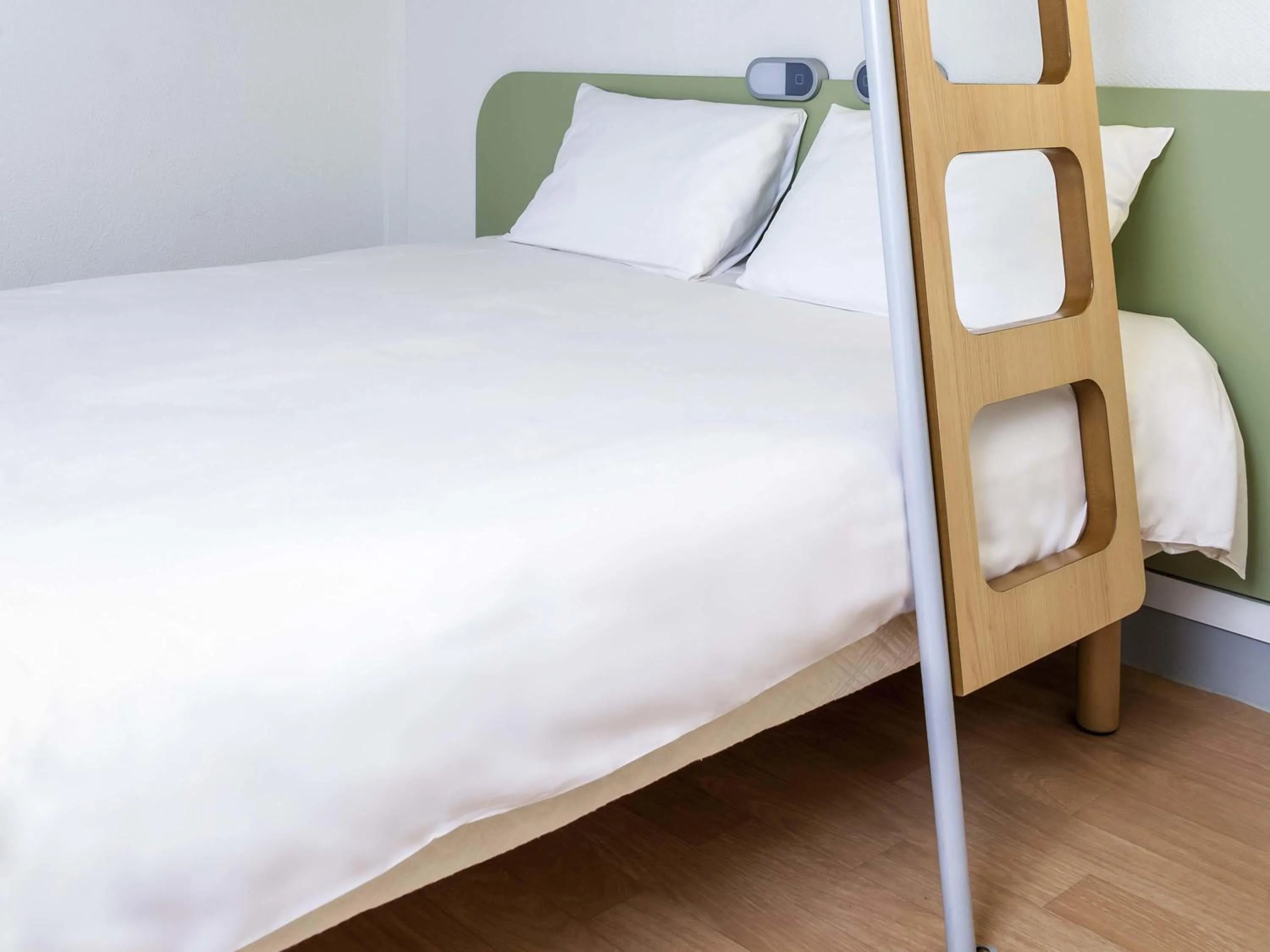 Bedroom, Bed in ibis budget Caen Hérouville