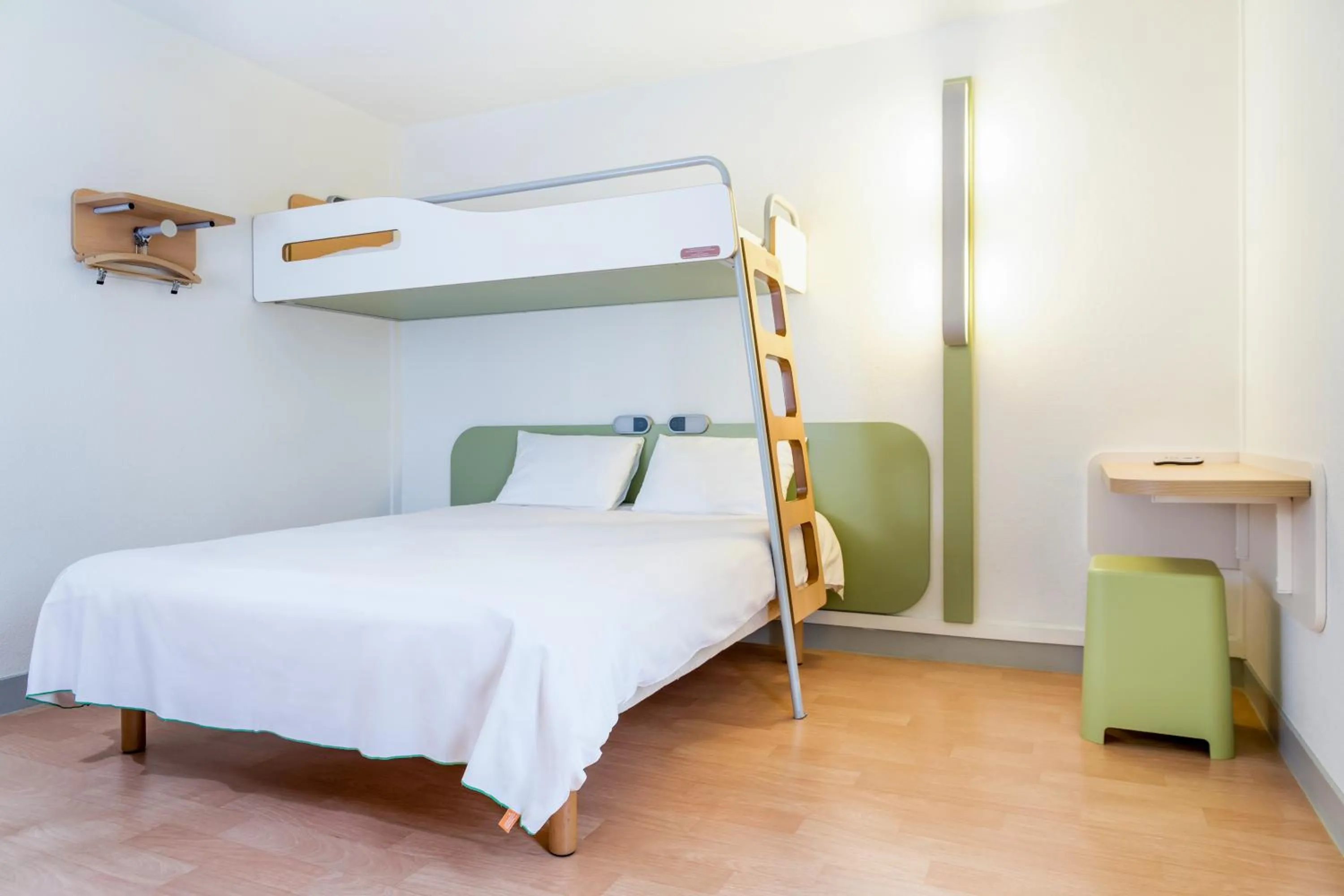Property building, Bed in ibis budget Caen Hérouville