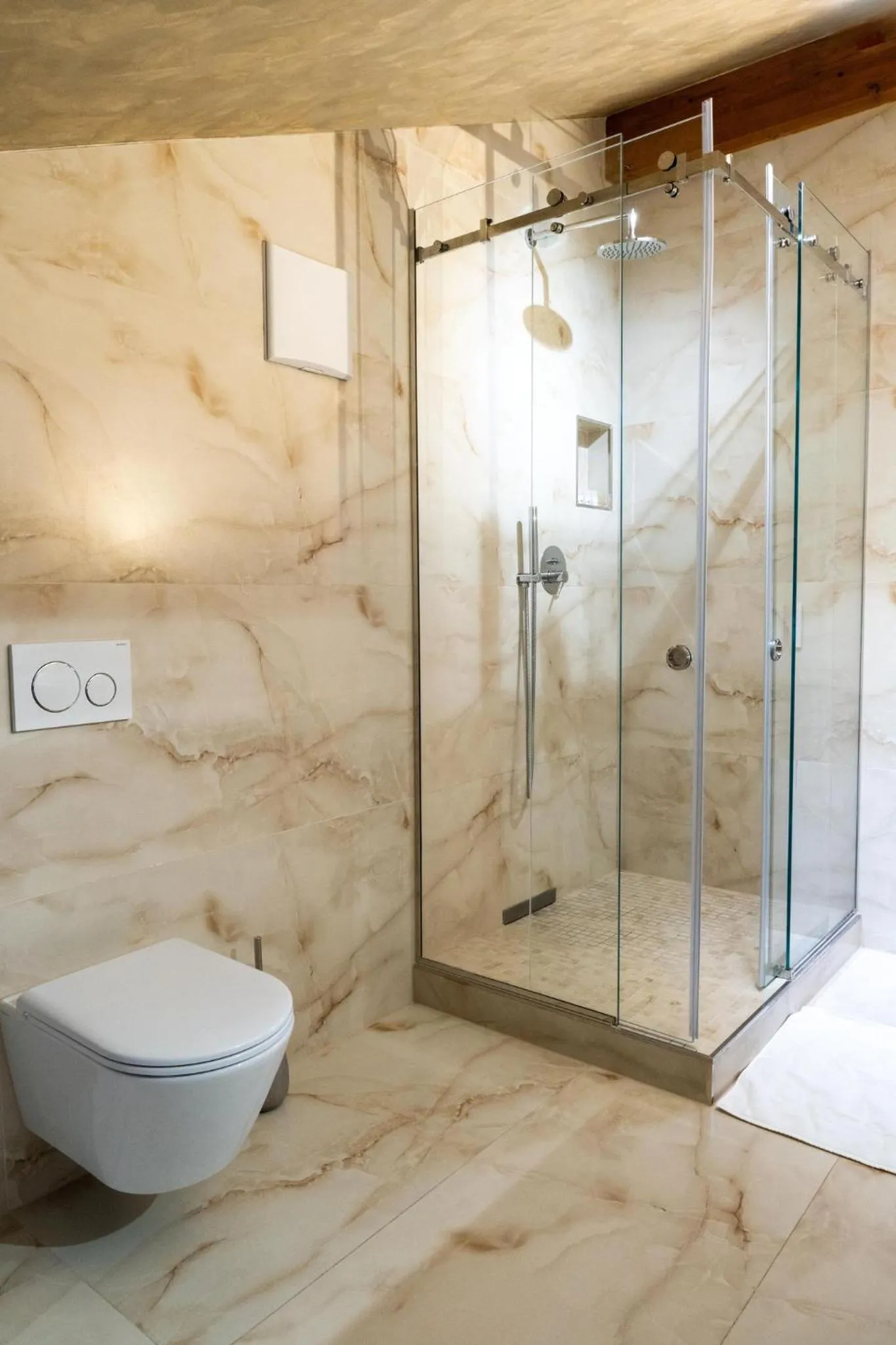 Shower in Boutique Hotel OchSen Self-Check-In