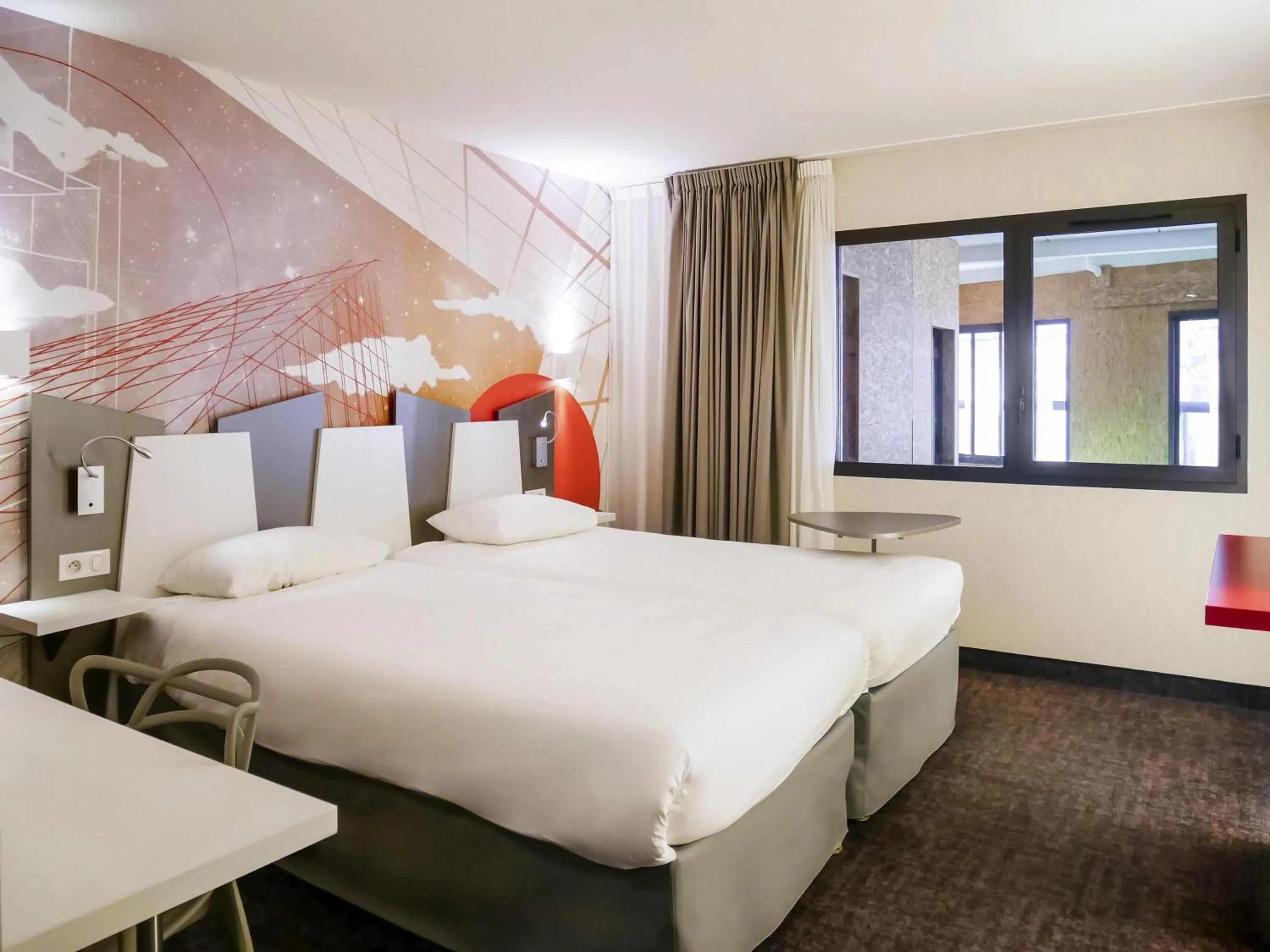 Bedroom, Bed in ibis Styles Poitiers Centre