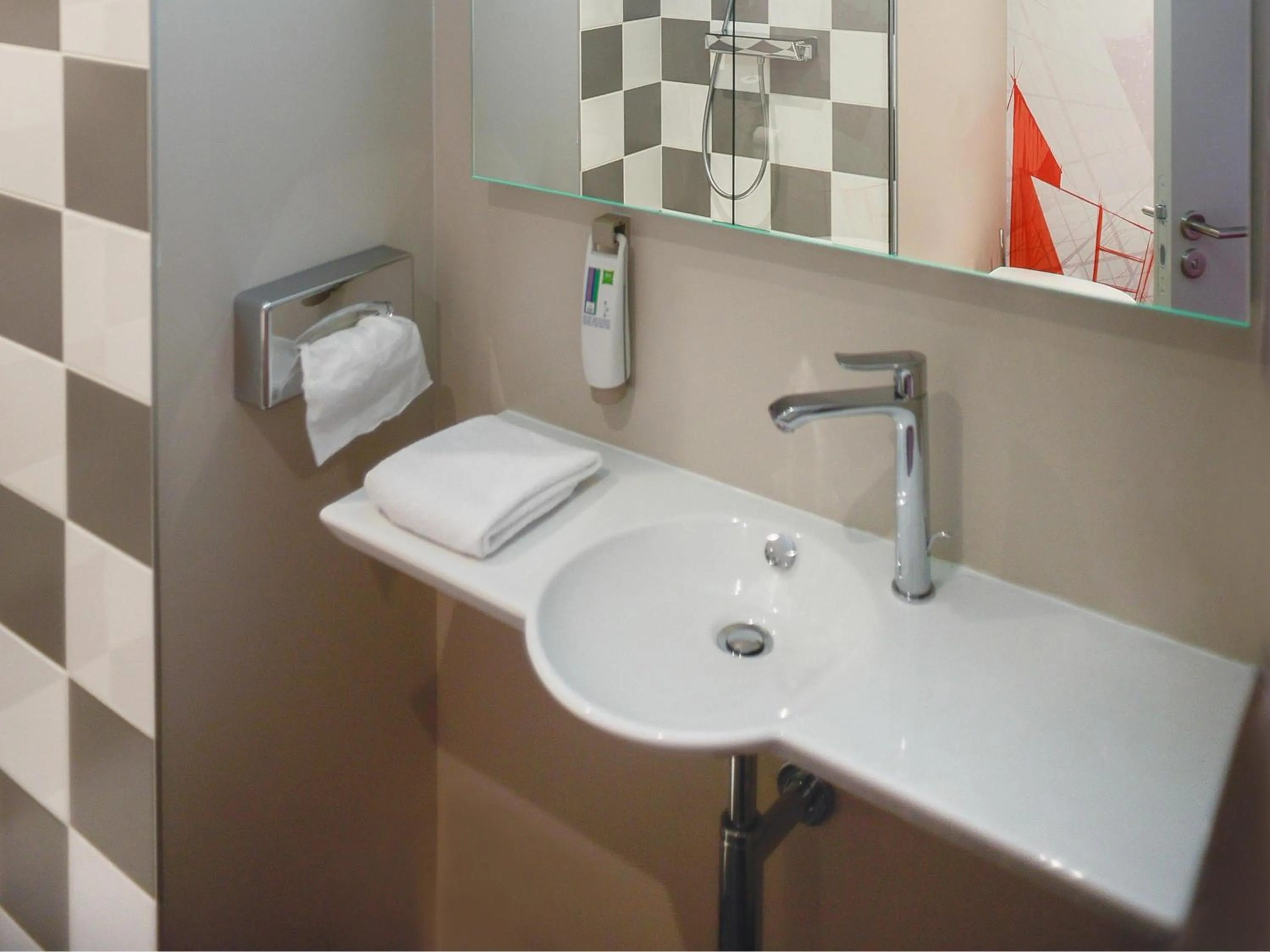 Bedroom in ibis Styles Poitiers Centre