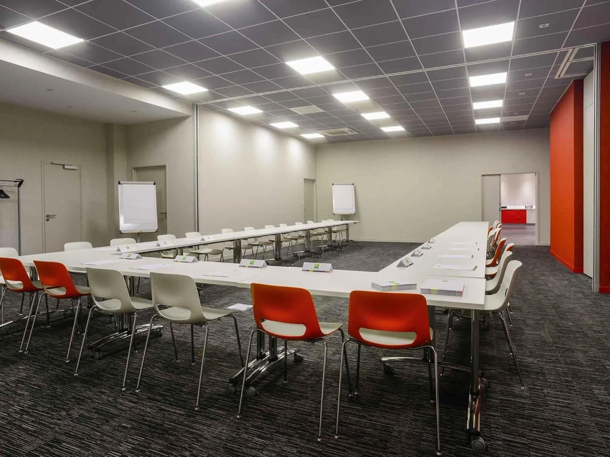 Meeting/conference room in ibis Styles Poitiers Centre