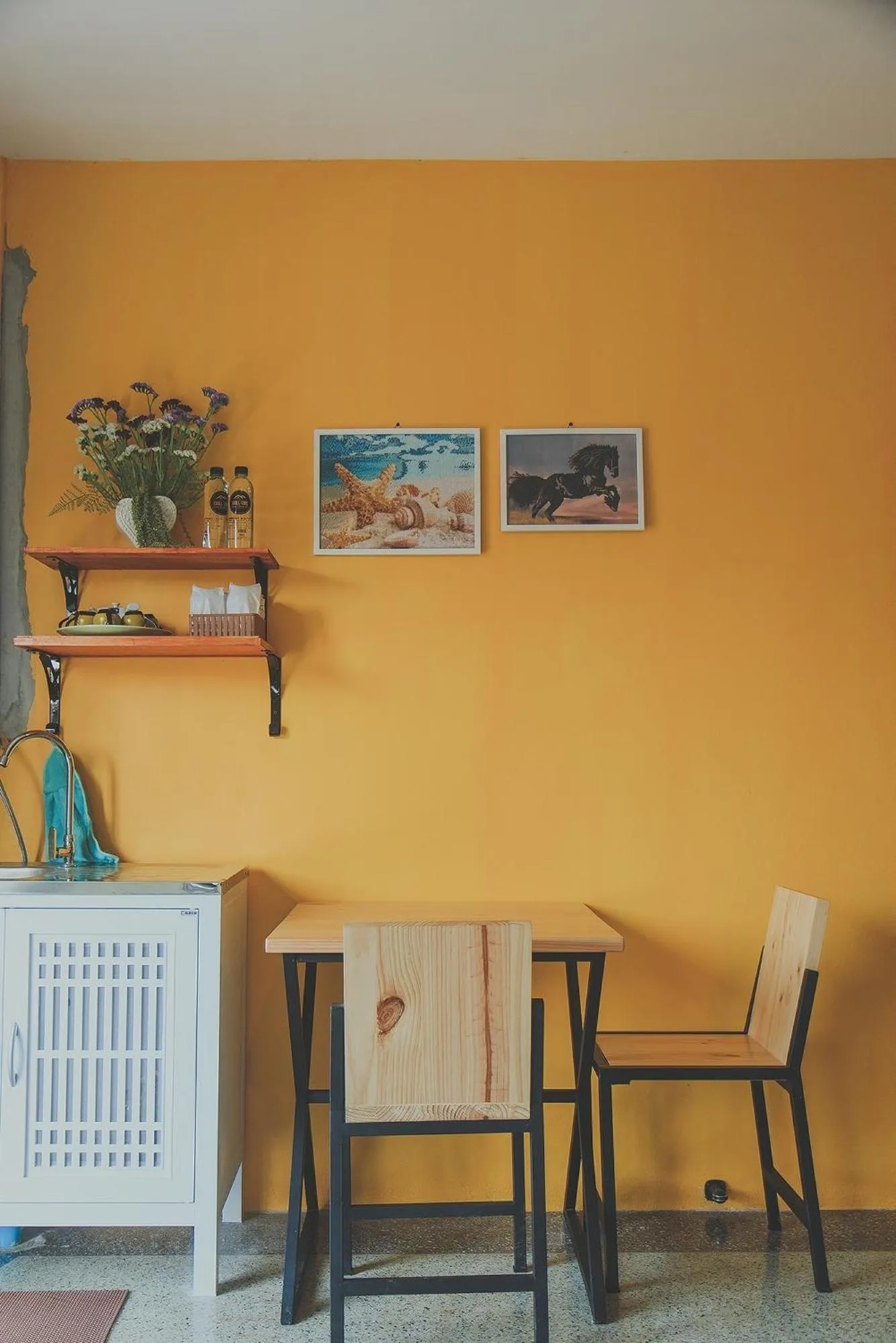 Dining area in Chill Vibe Hostel