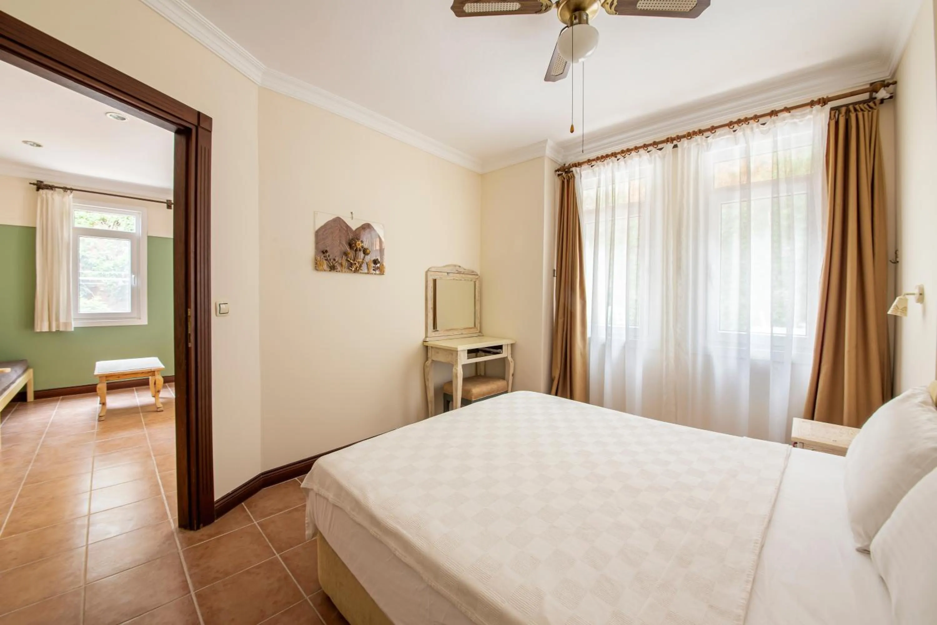 Bed in Lantana Aparts