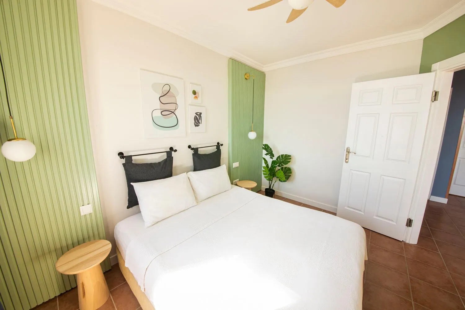 Bed in Lantana Aparts