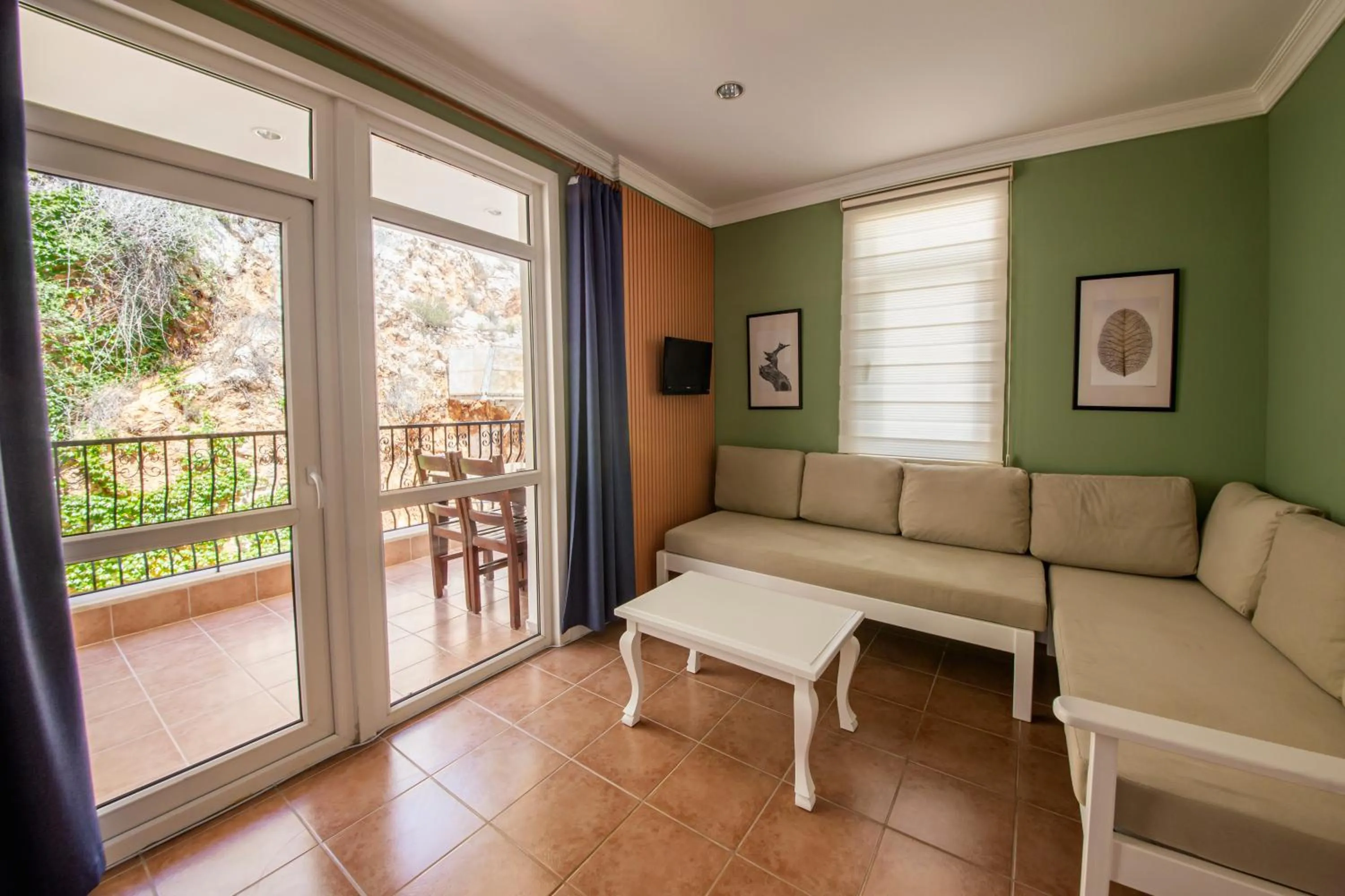 Seating area in Lantana Aparts