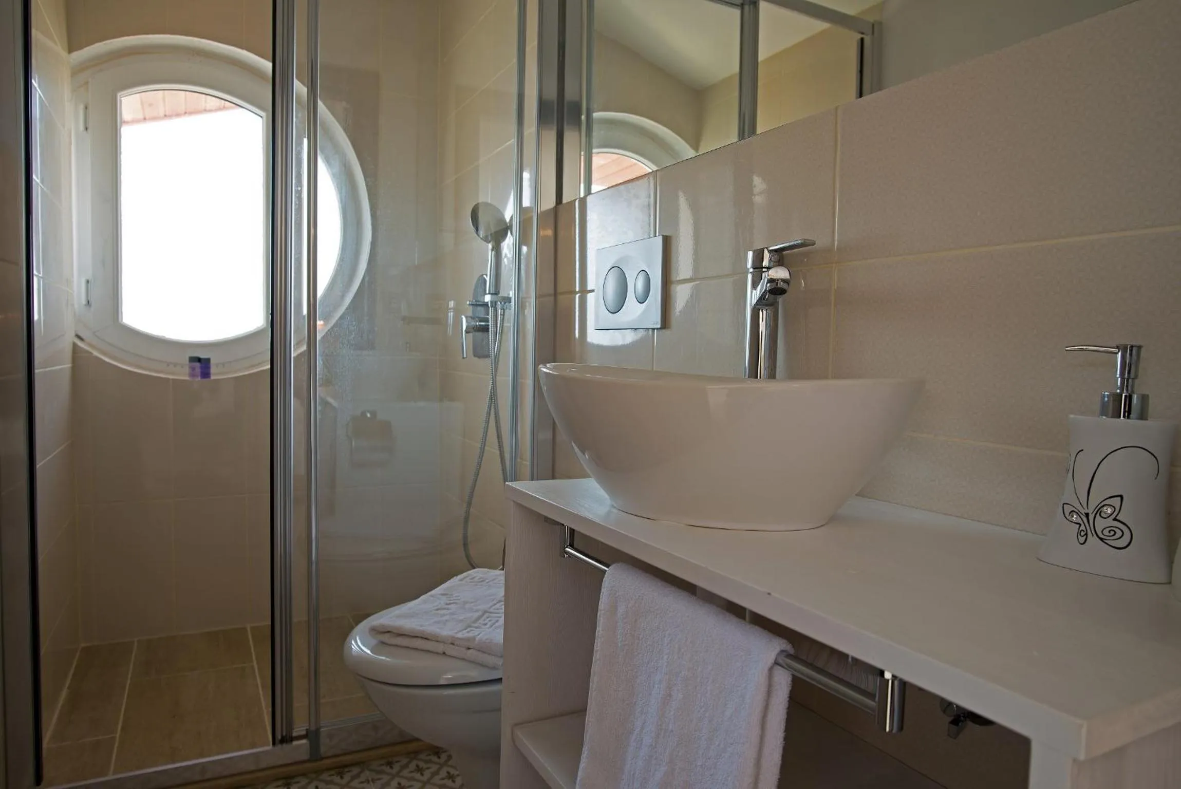 Bathroom in Lantana Aparts