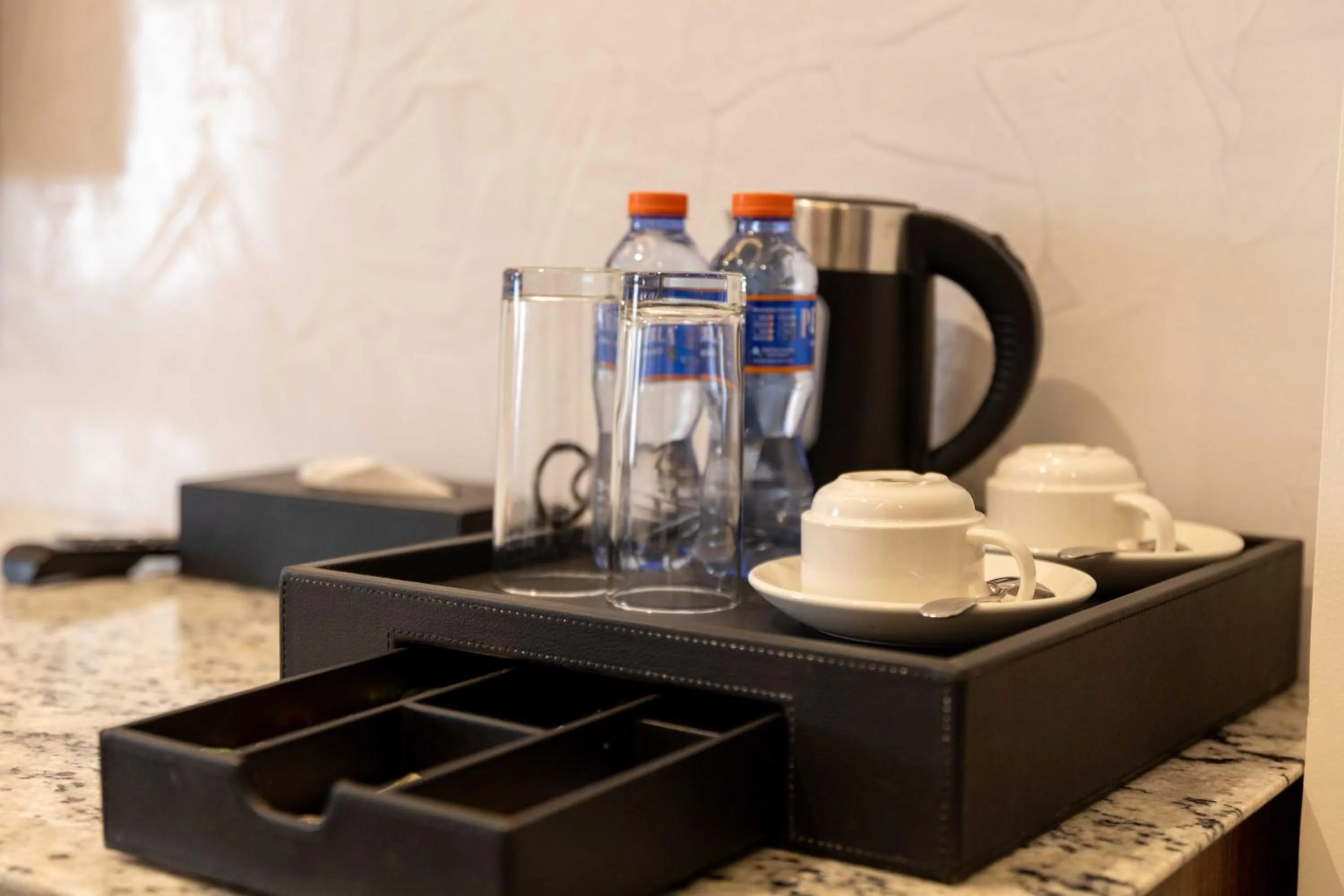 Coffee/tea facilities in The Palms by Eagles Airport City