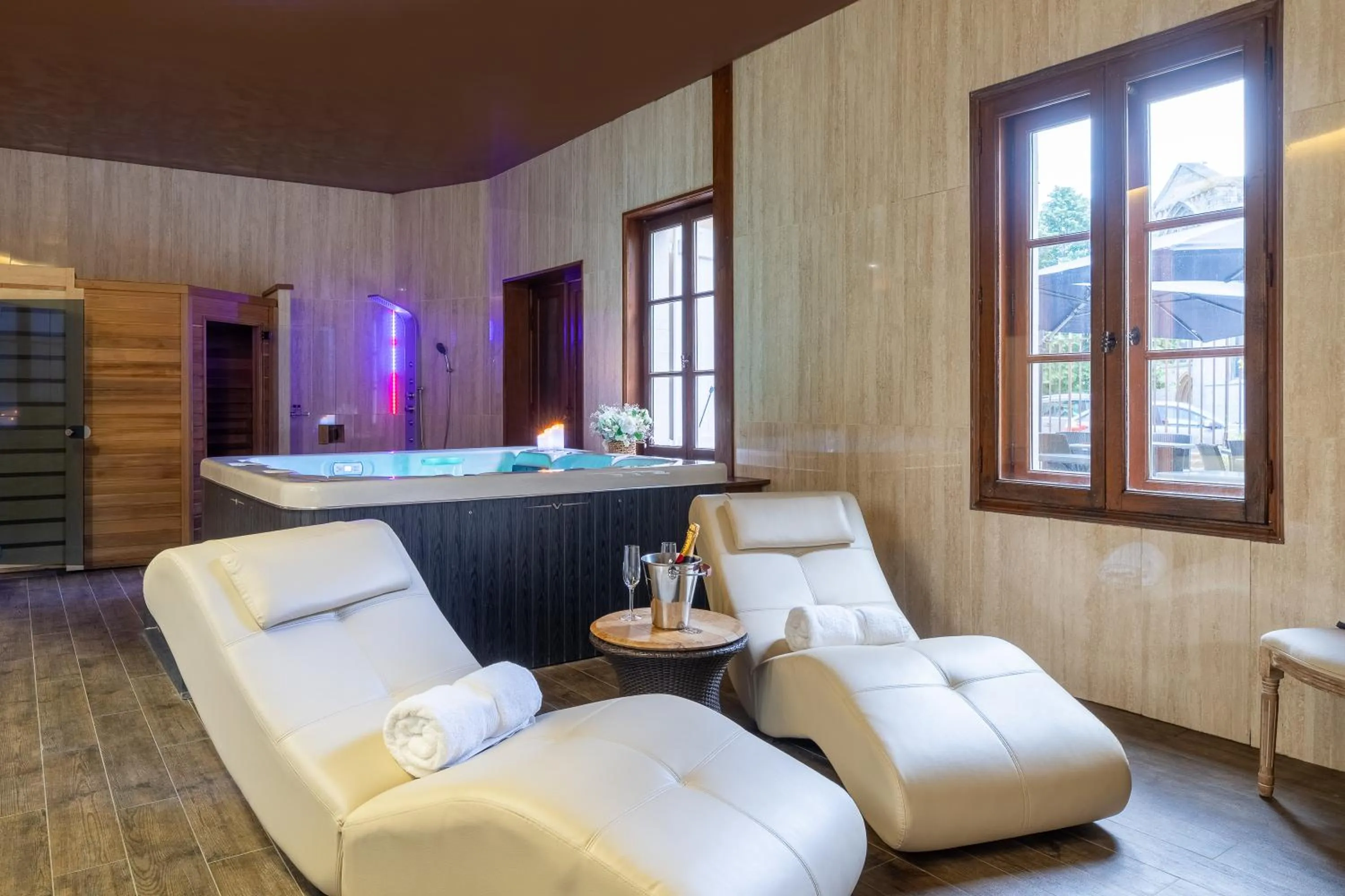 Spa and wellness centre/facilities in Demeures & Châteaux - Hôtel Greuze & Spa Tournus