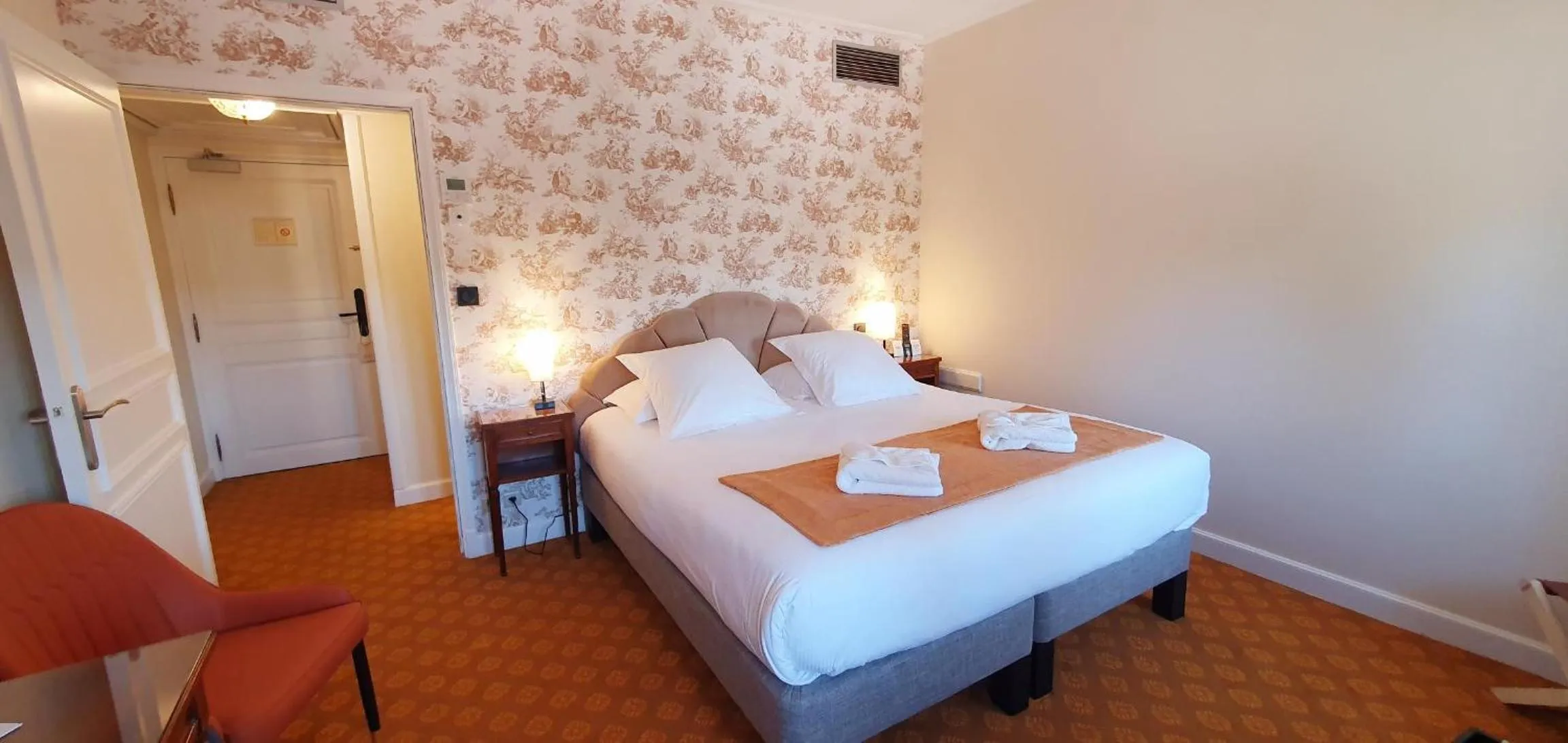 Double Room with Courtyard View in Demeures & Châteaux - Hôtel Greuze & Spa Tournus