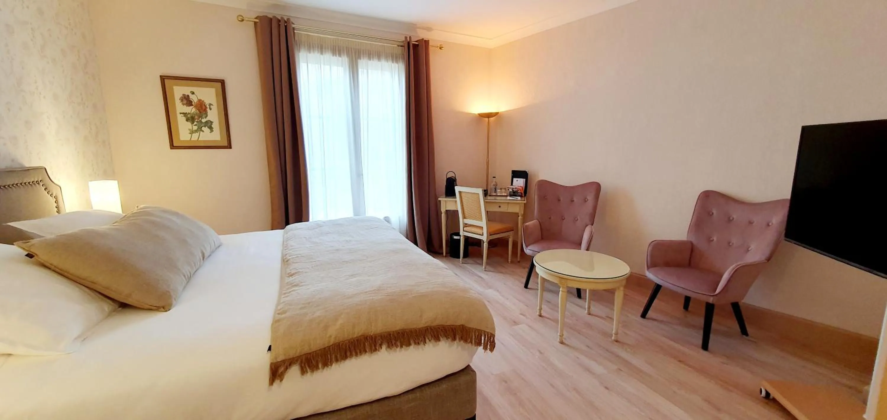 Bedroom, Bed in Demeures & Châteaux - Hôtel Greuze & Spa Tournus