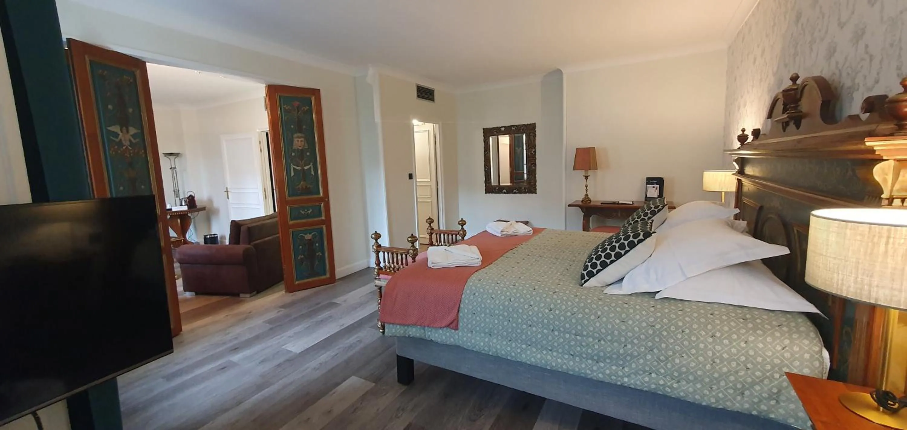 Family Suite in Demeures & Châteaux - Hôtel Greuze & Spa Tournus
