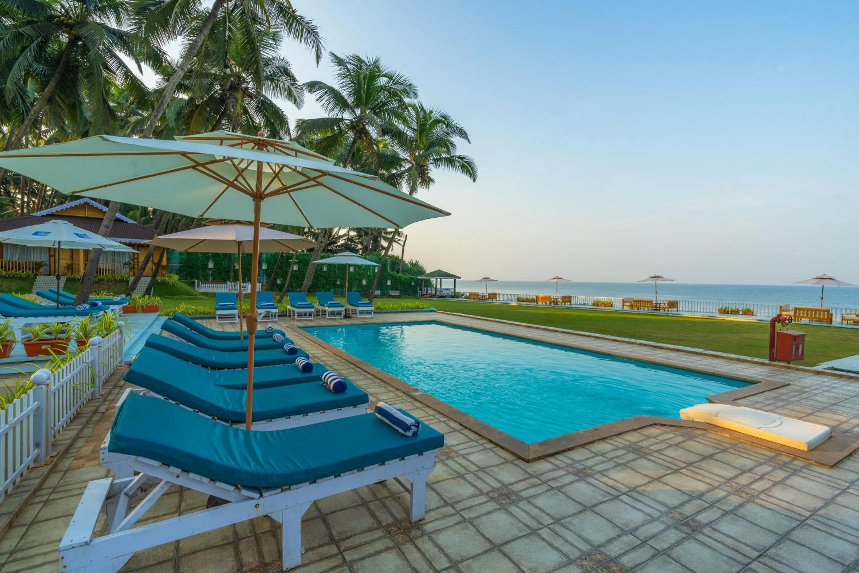 Sea view in La Cabana Beach & Spa, By Ashvem Beach