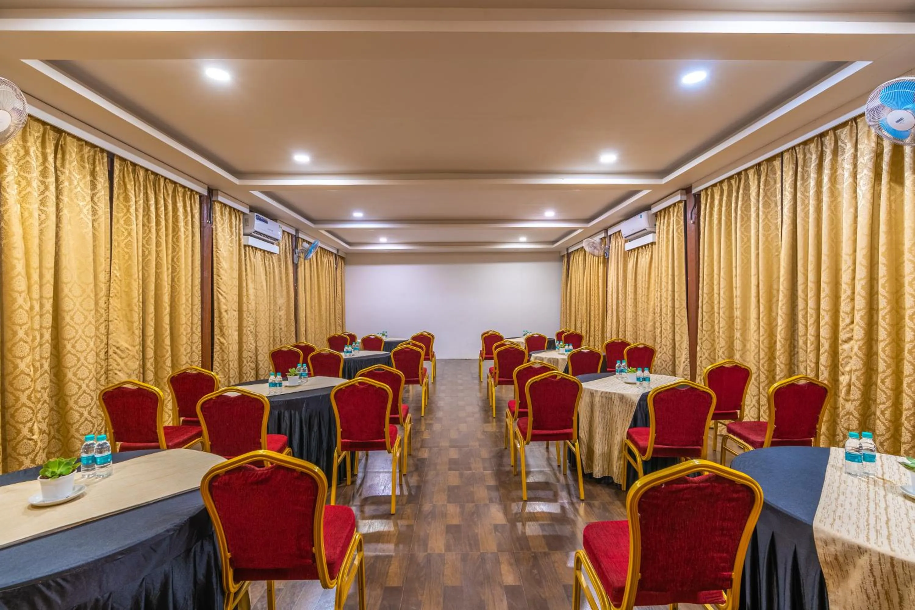 Meeting/conference room in La Cabana Beach & Spa, By Ashvem Beach