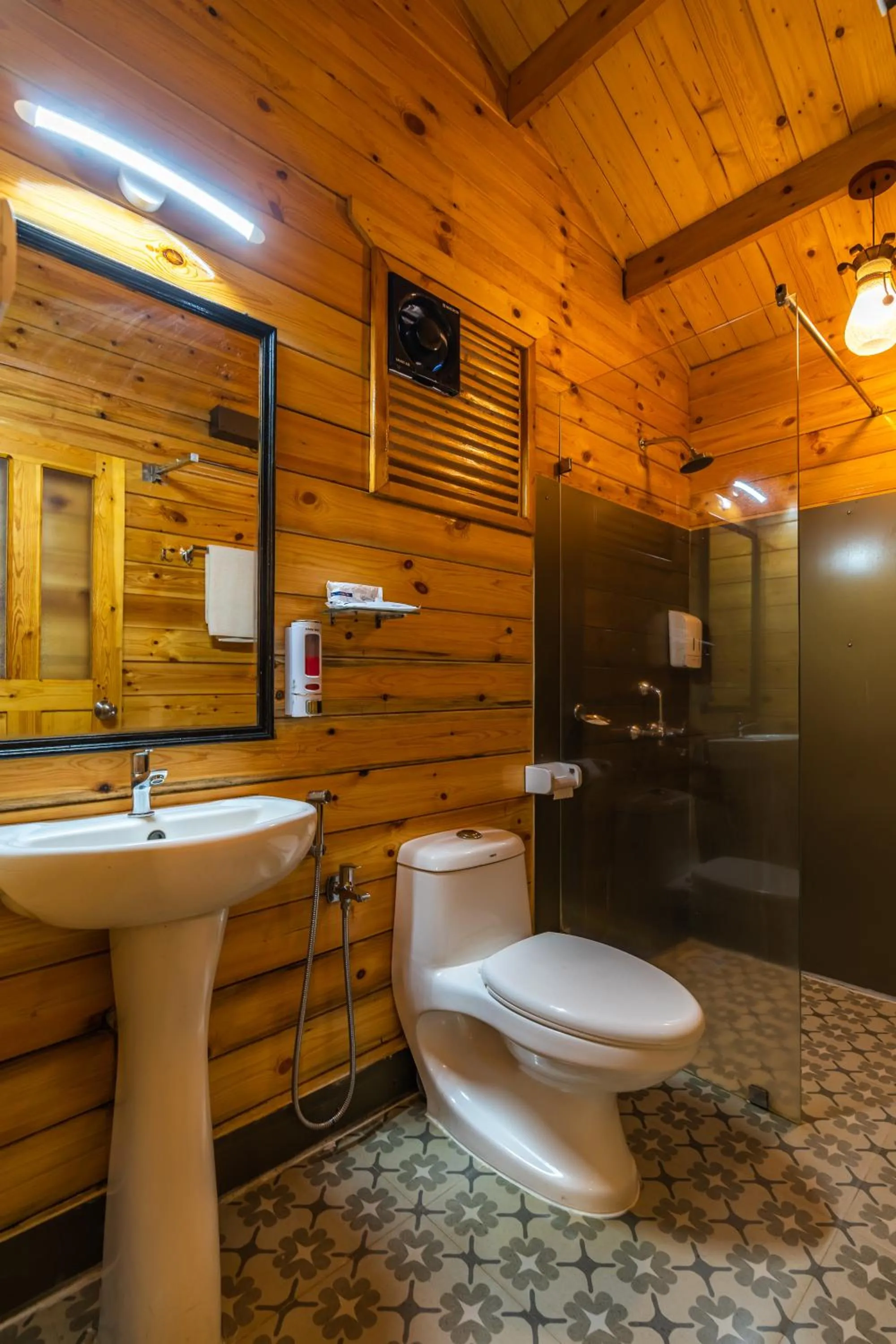 Toilet in La Cabana Beach & Spa, By Ashvem Beach