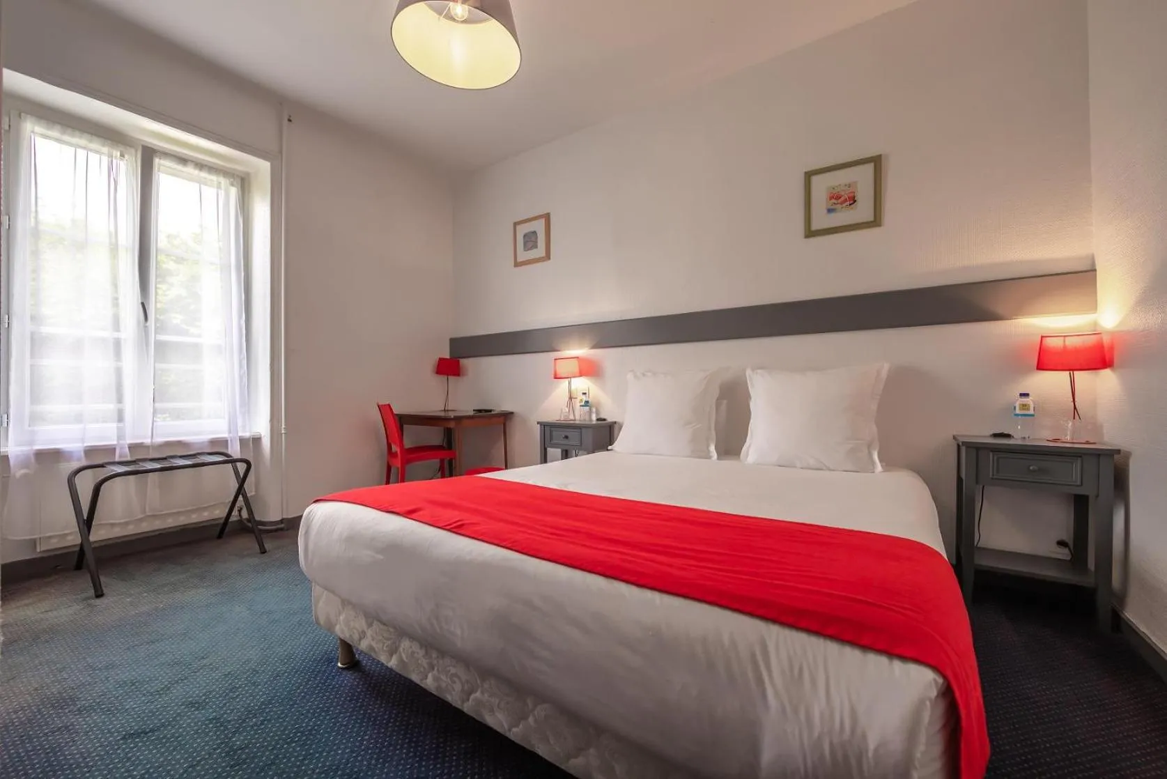 Bed in Logis- Auberge De Kerveoc'h