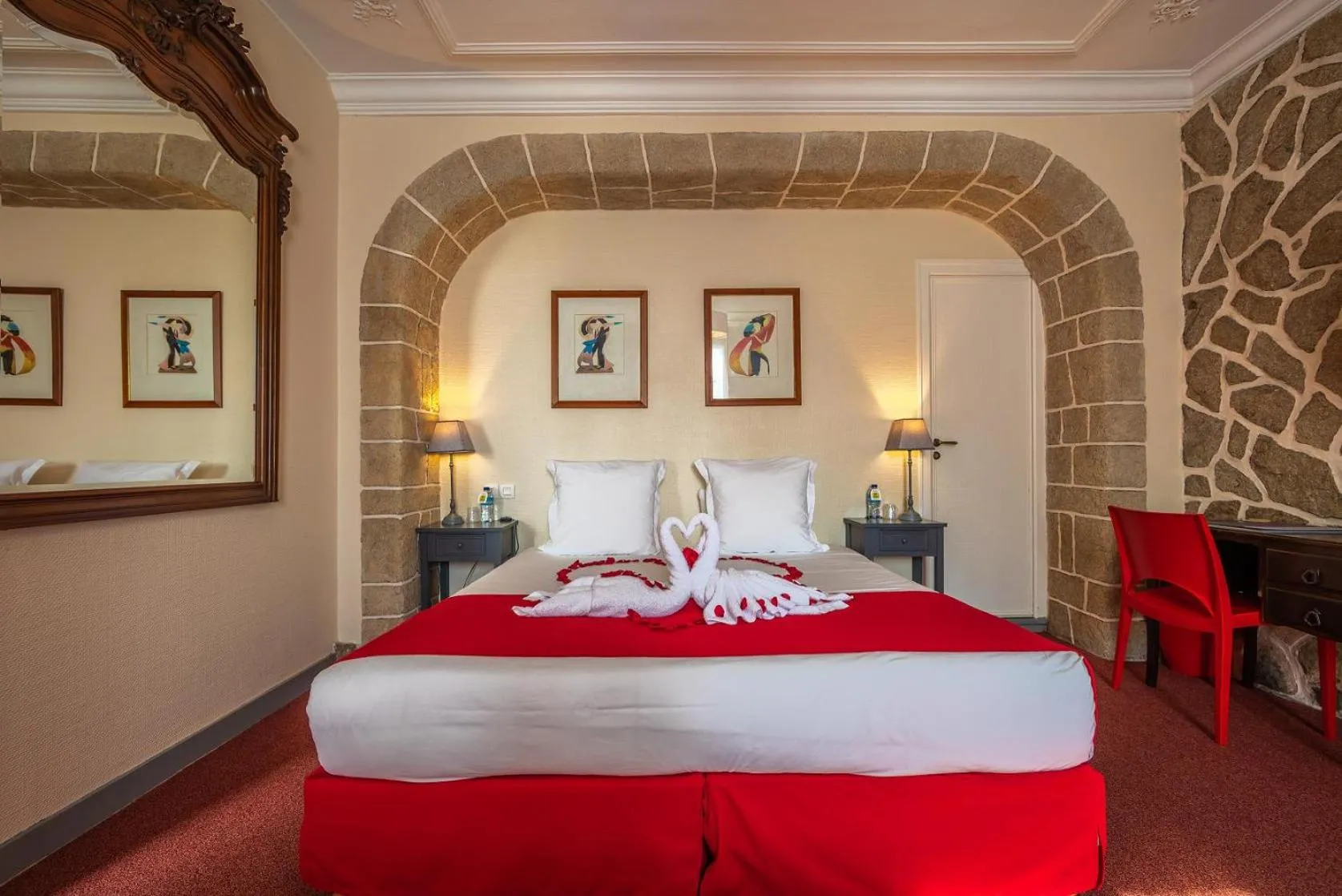 Bed in Logis- Auberge De Kerveoc'h