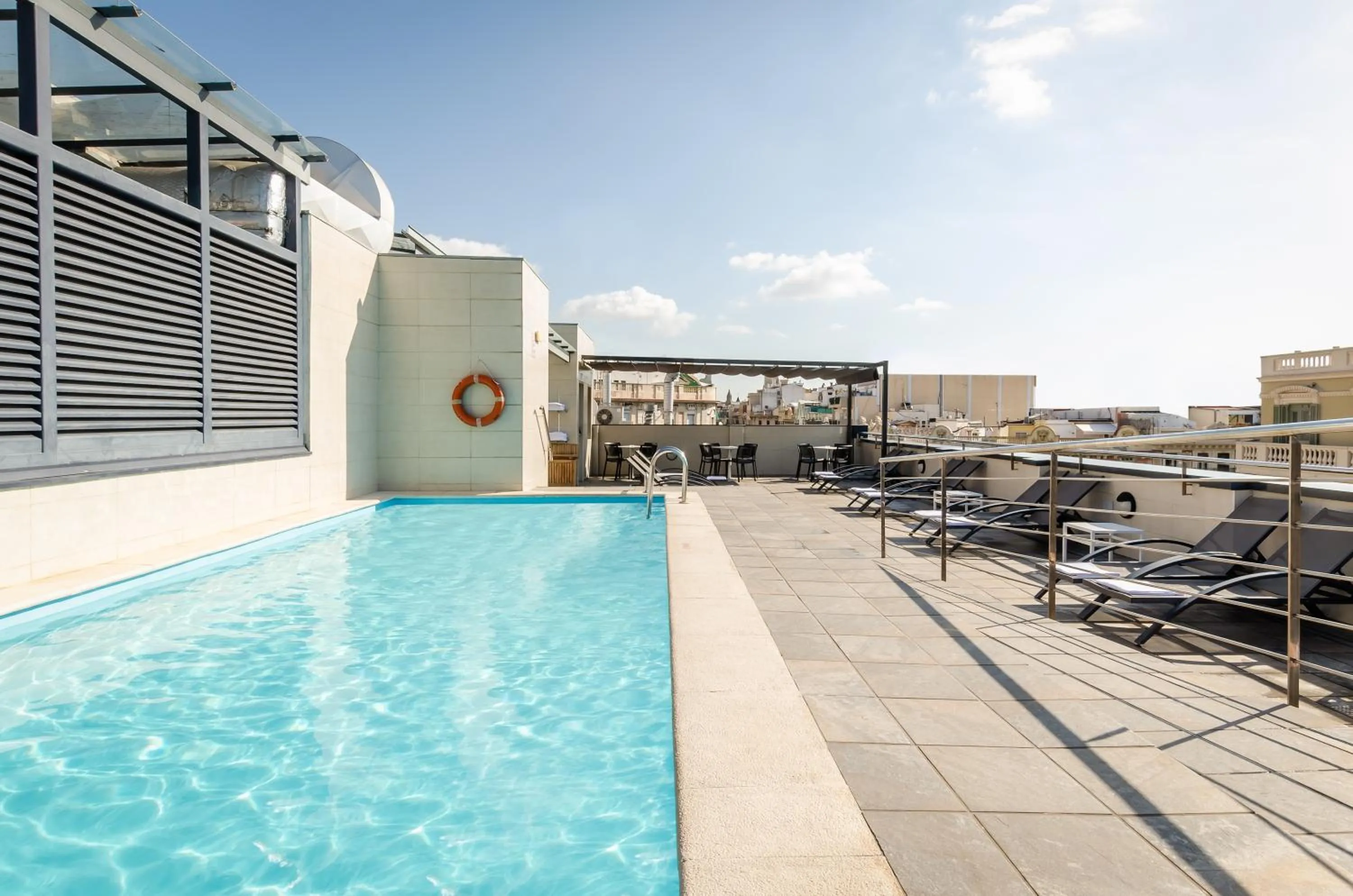 Swimming pool in Petit Palace Trencadís