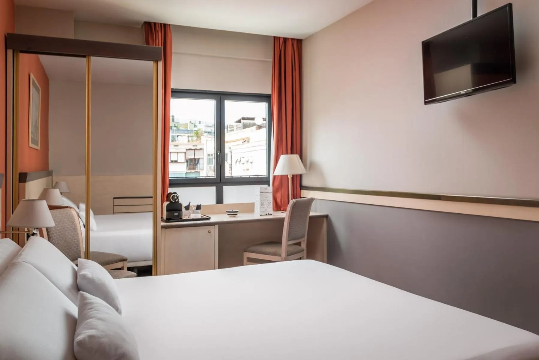 Bed in Petit Palace Trencadís