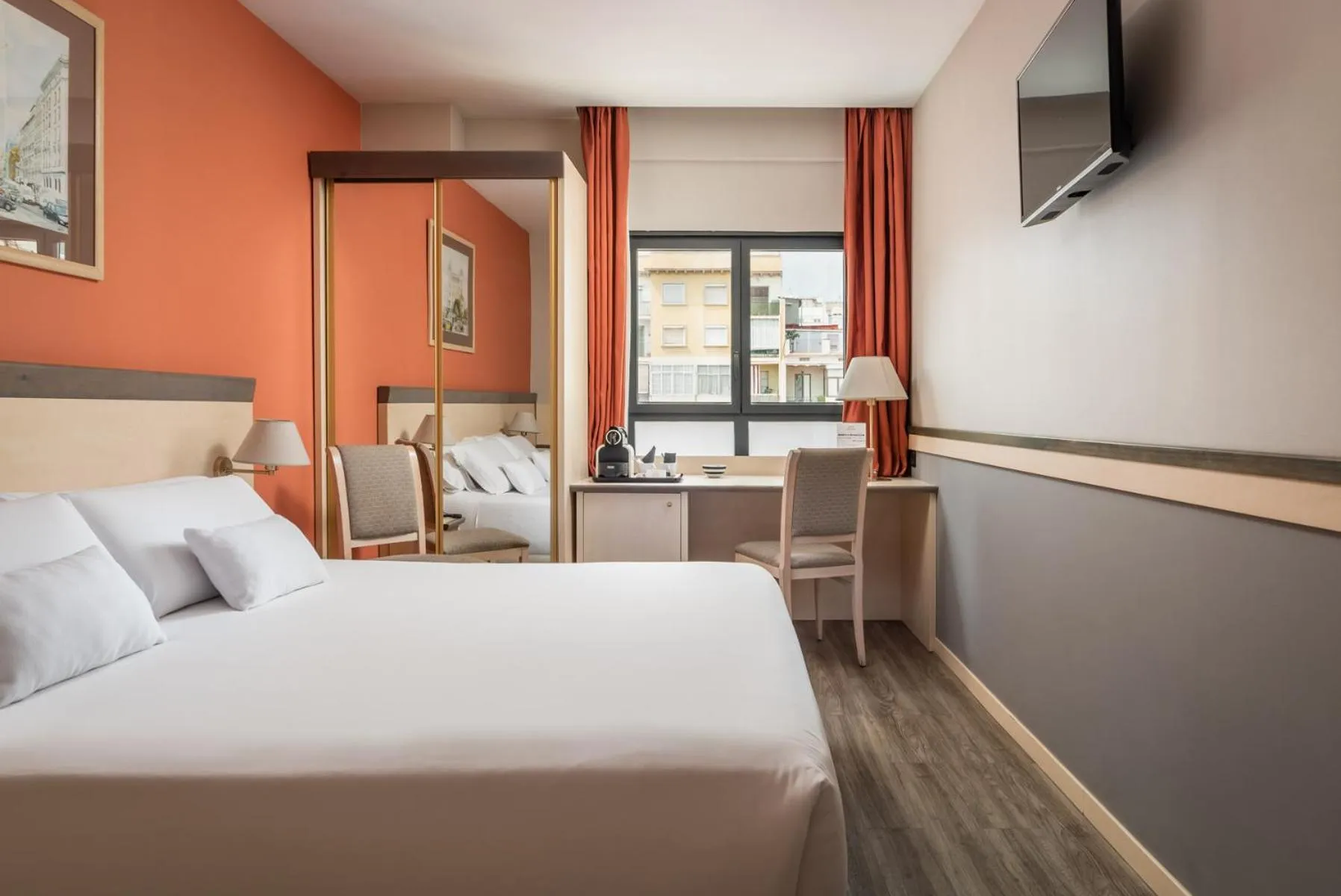 Bed in Petit Palace Trencadís