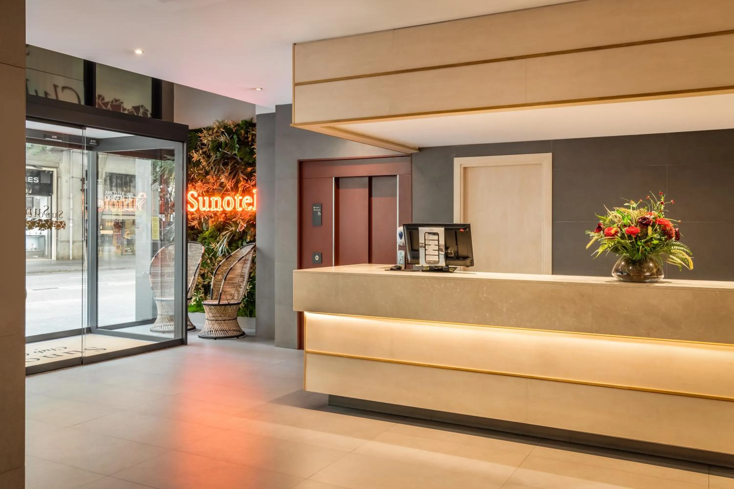 Lobby or reception in Sunotel Club Central