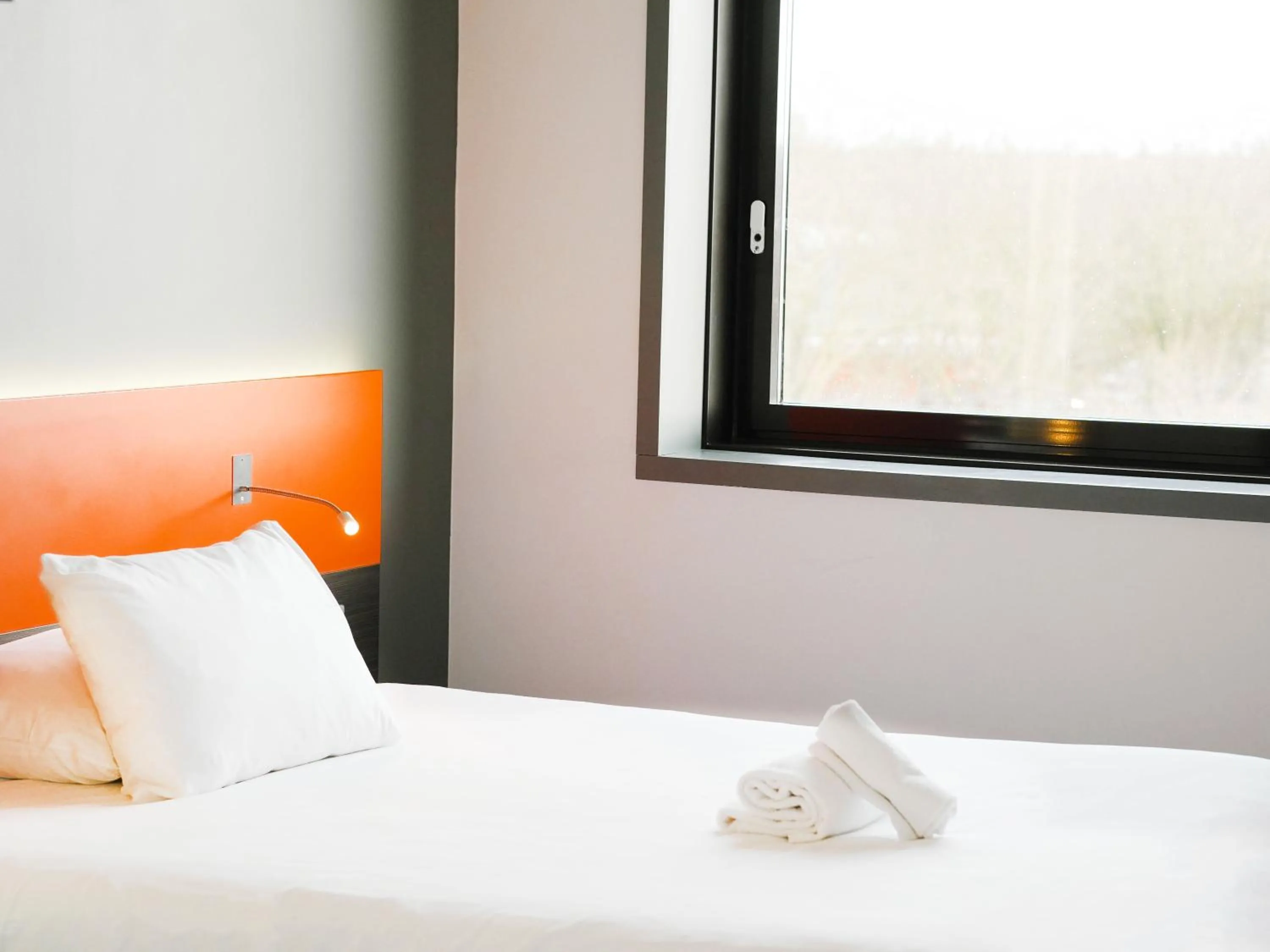 Bedroom, Bed in ibis Styles Caen centre gare