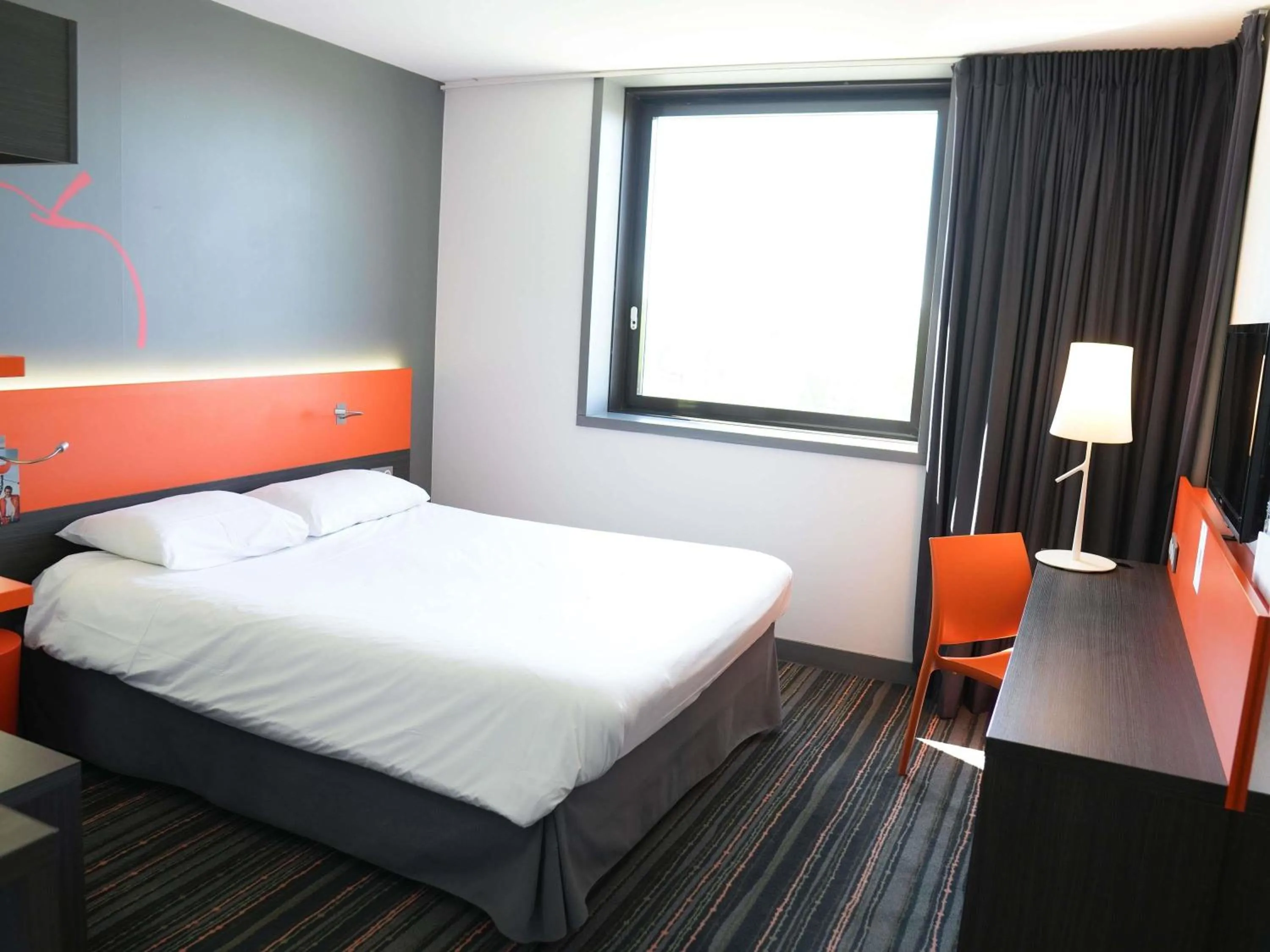 Bedroom, Bed in ibis Styles Caen centre gare