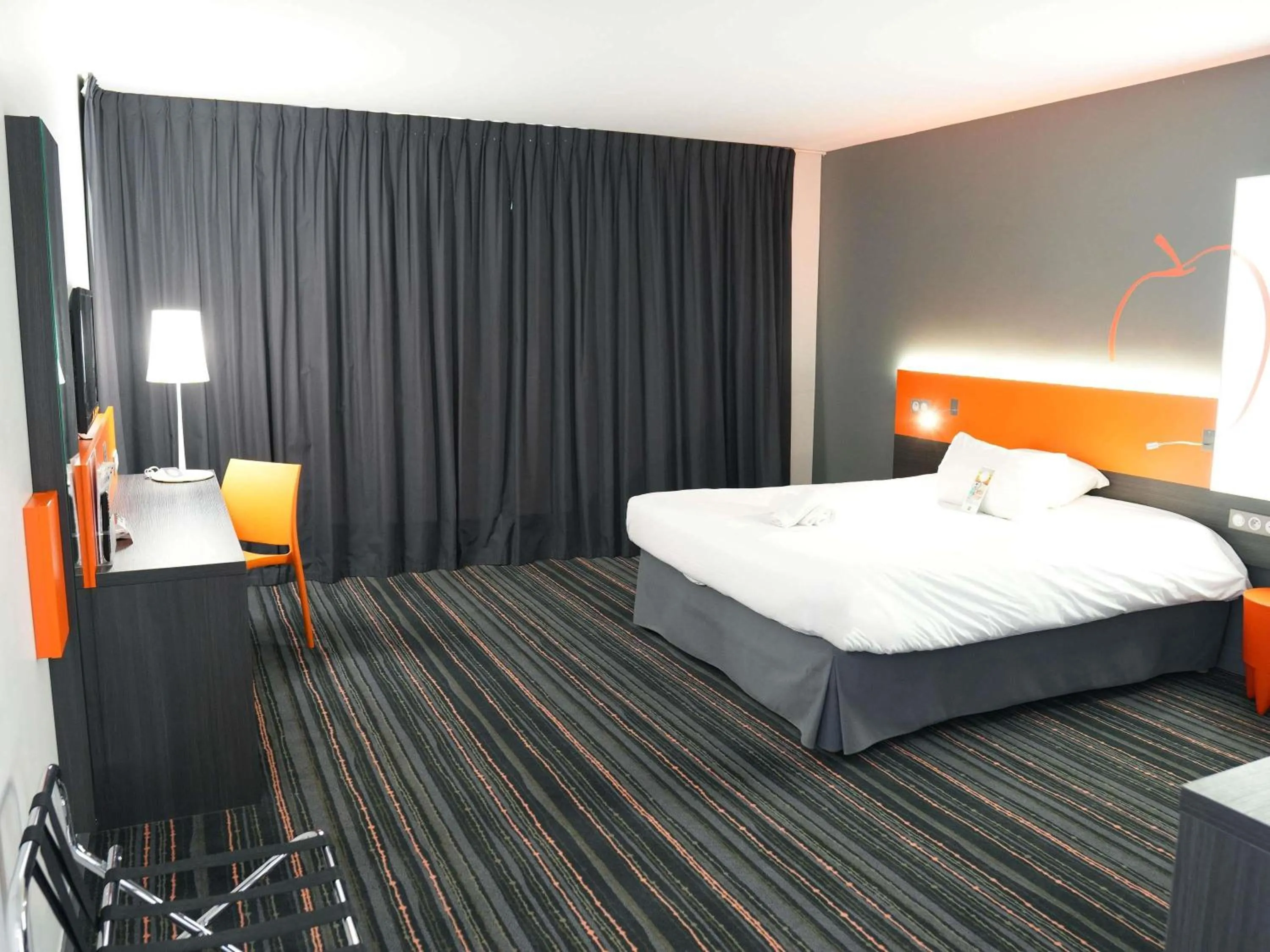 Bedroom, Bed in ibis Styles Caen centre gare