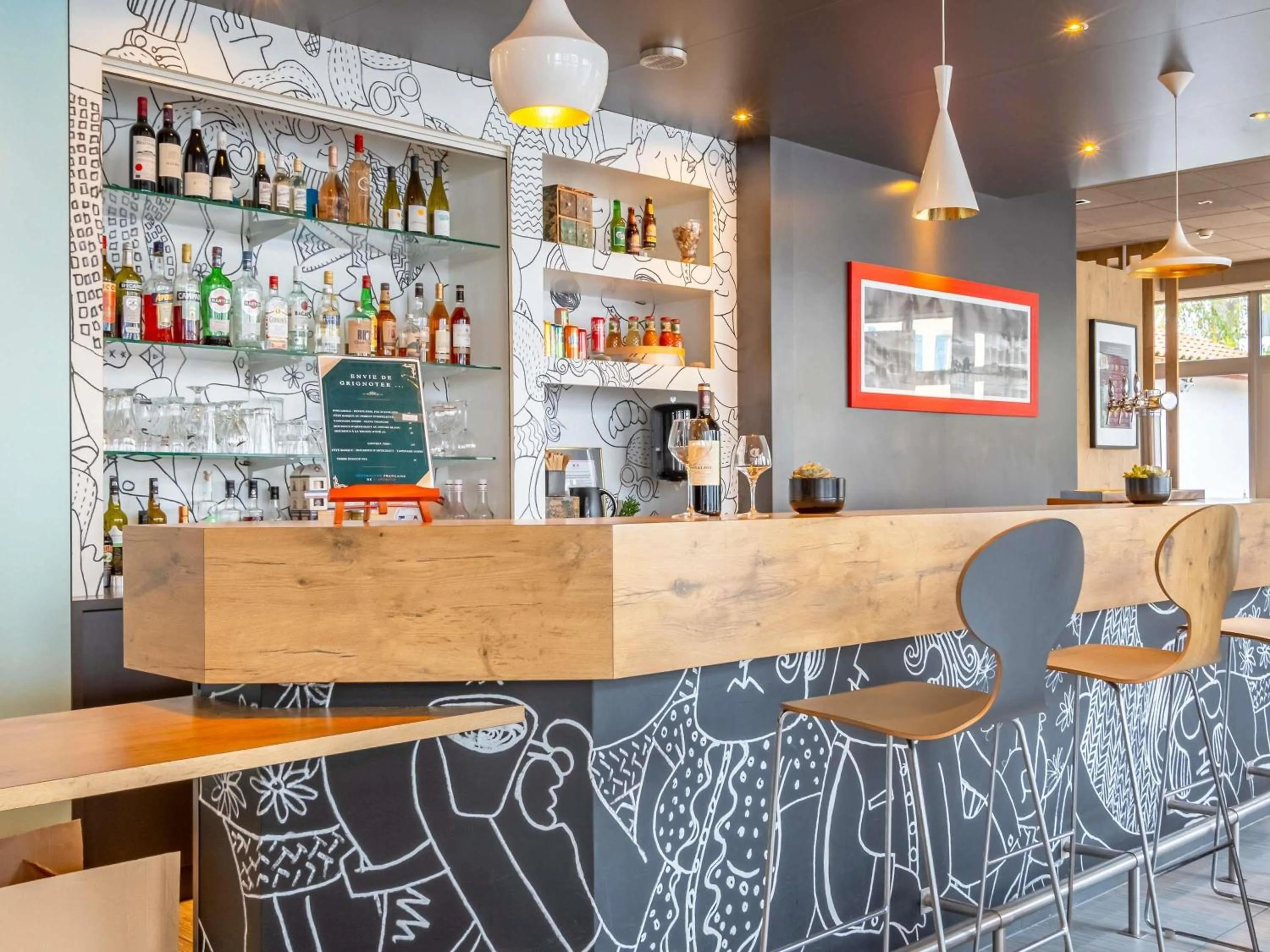 Lounge or bar in ibis Bayonne Centre