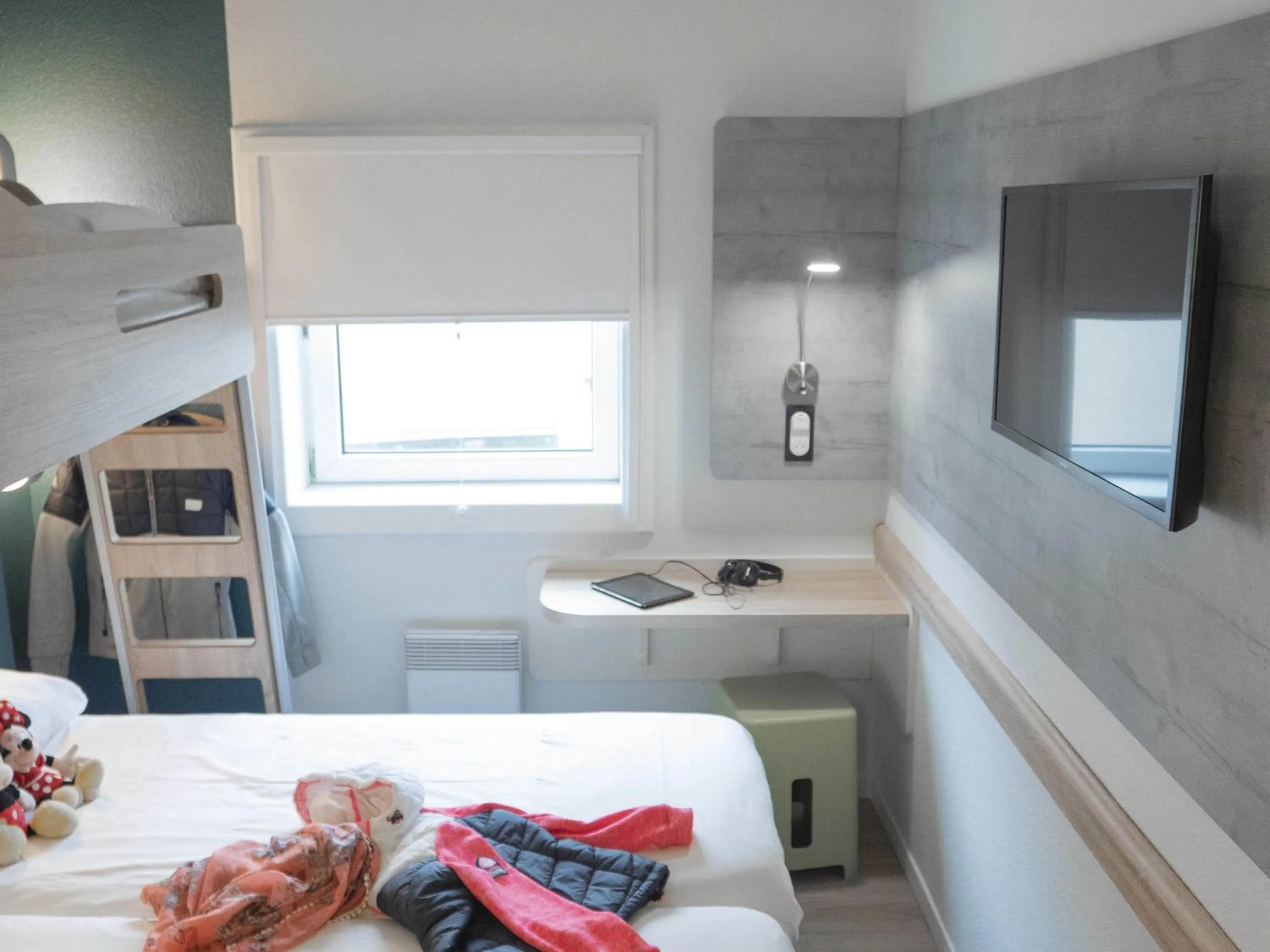 Bedroom, Bed in ibis budget Porte D'Orleans