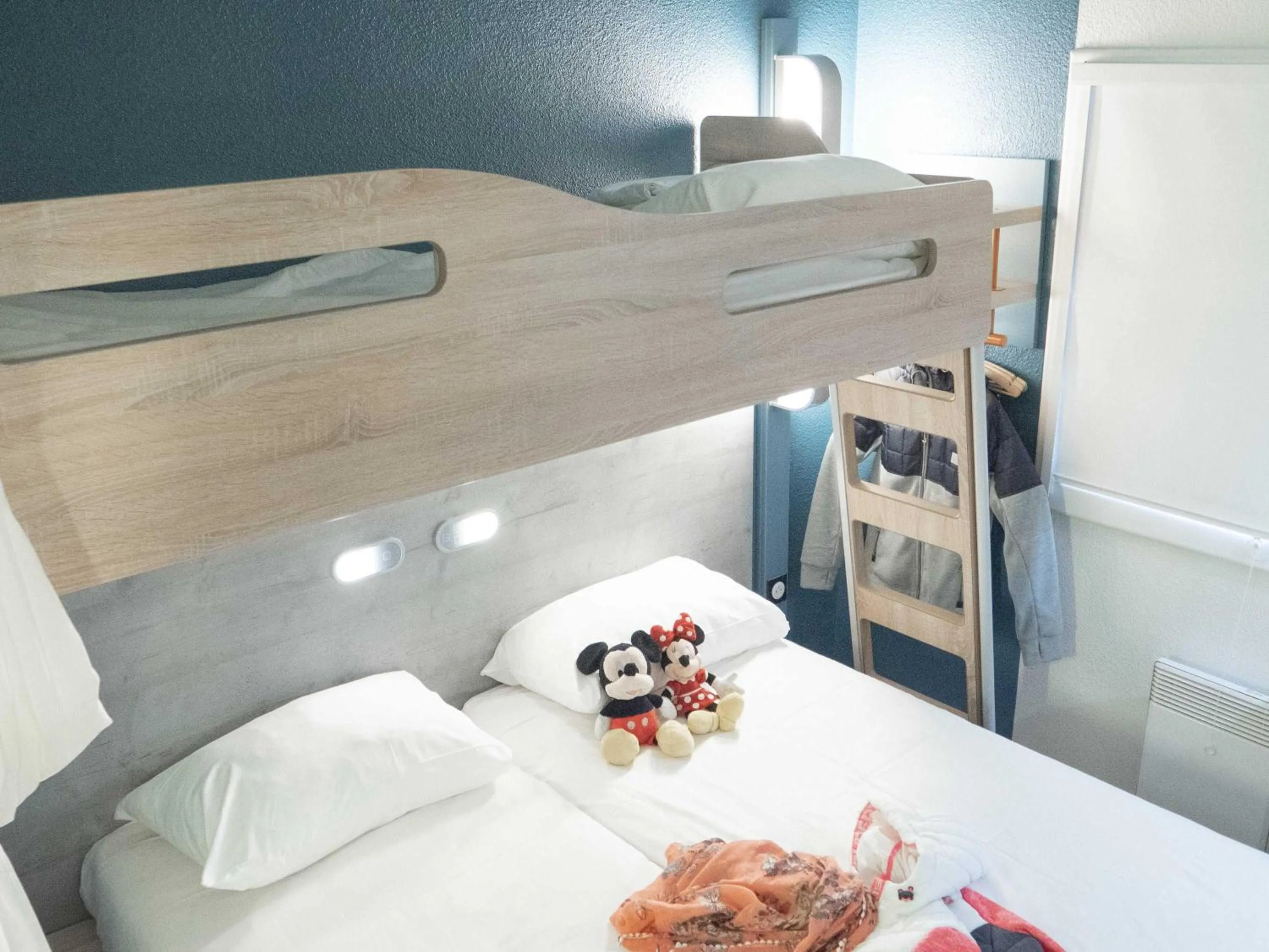 Bedroom, Bed in ibis budget Porte D'Orleans