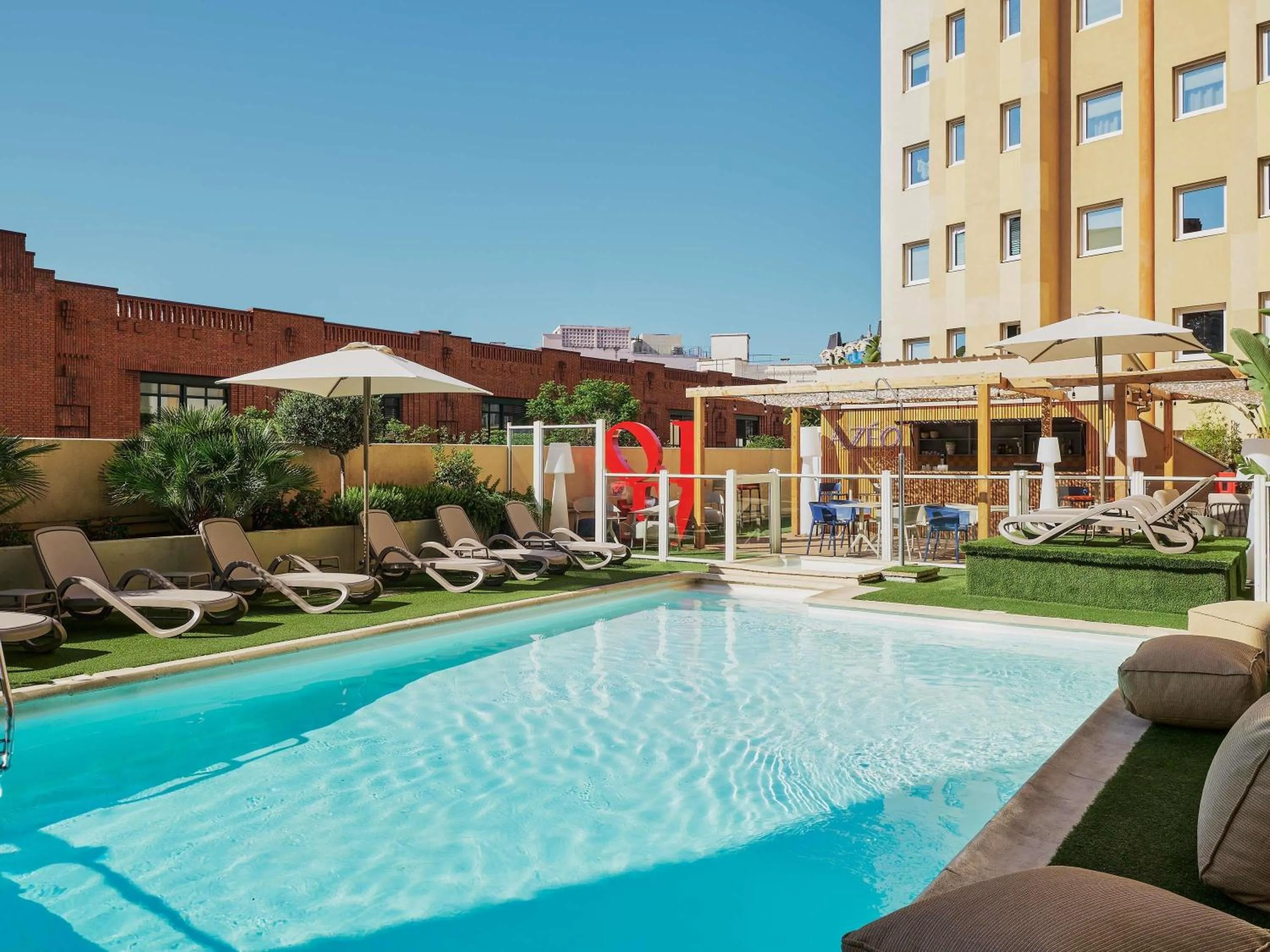 Pool view in ibis Nice Centre Gare