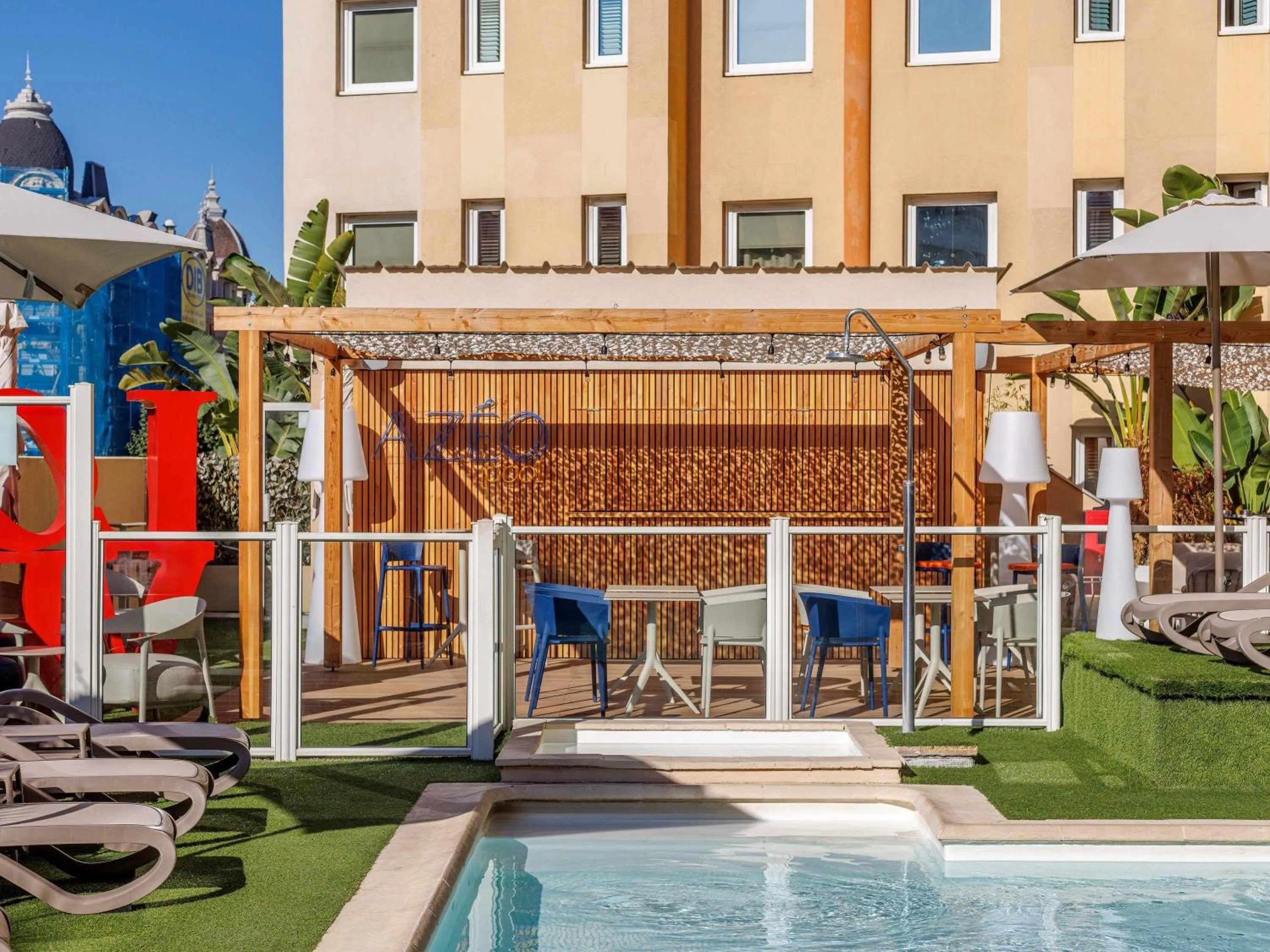 Pool view in ibis Nice Centre Gare