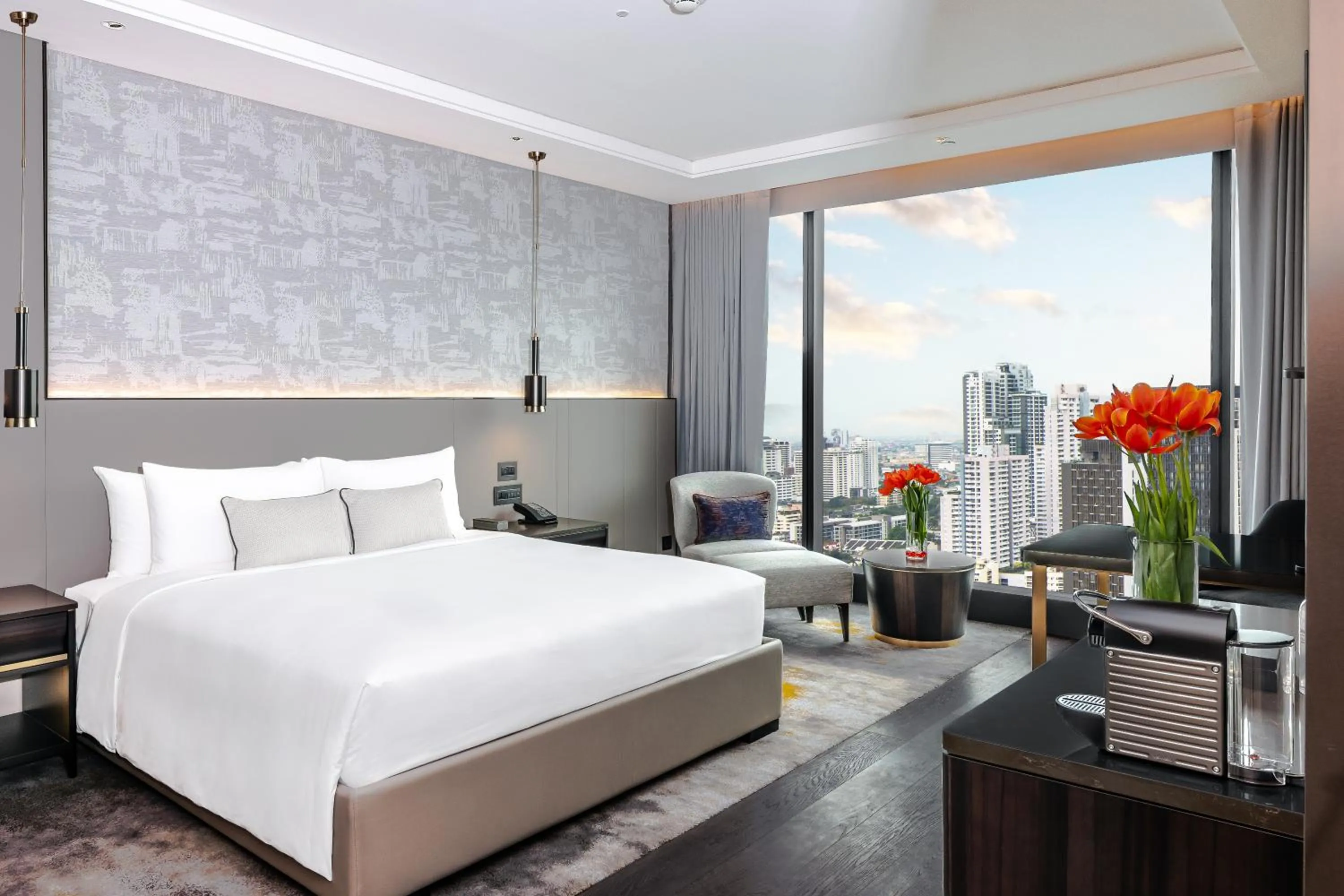 Bedroom, Bed in Carlton Hotel Bangkok Sukhumvit