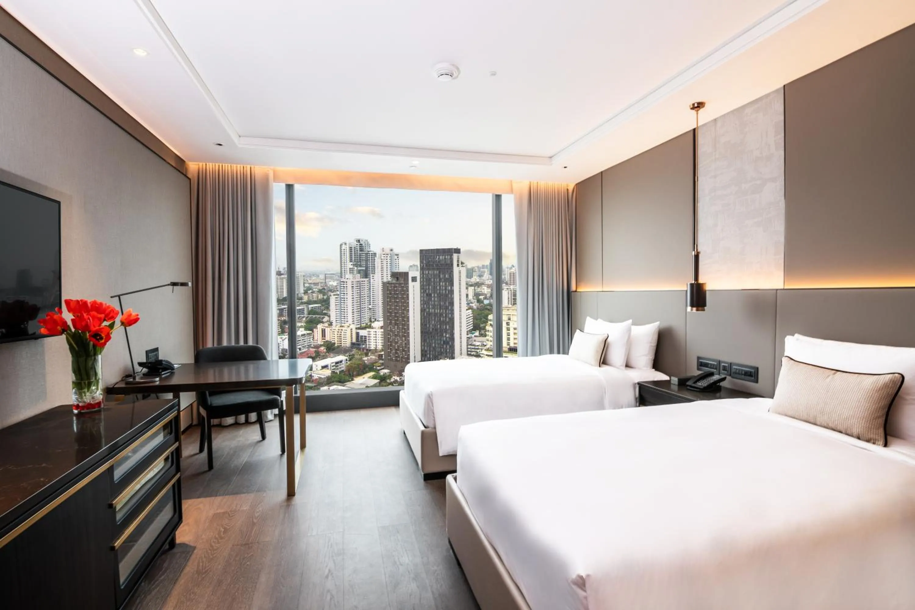 Bedroom, Bed in Carlton Hotel Bangkok Sukhumvit
