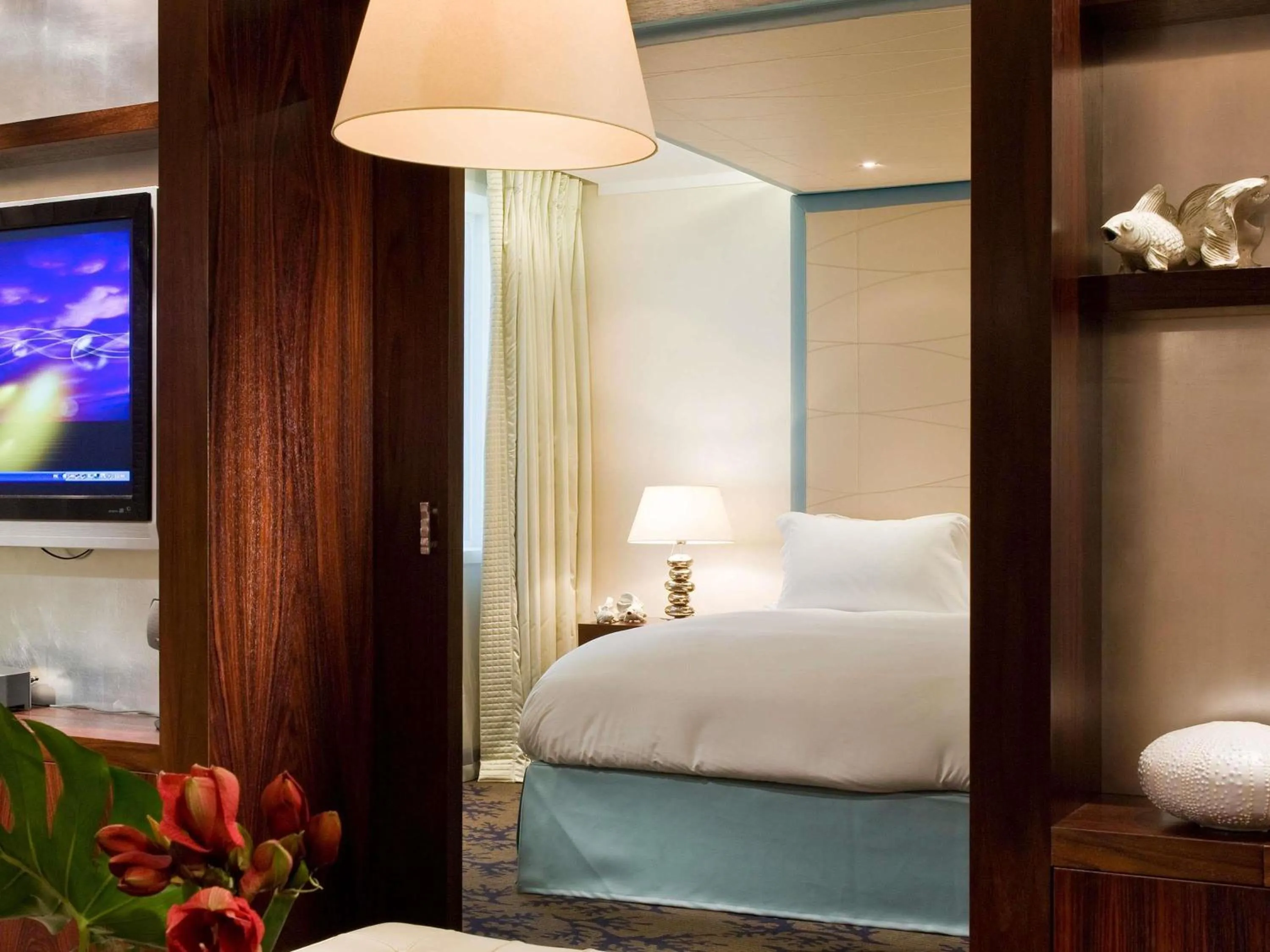 Photo of the whole room, Bed in Sofitel Marseille Vieux-Port