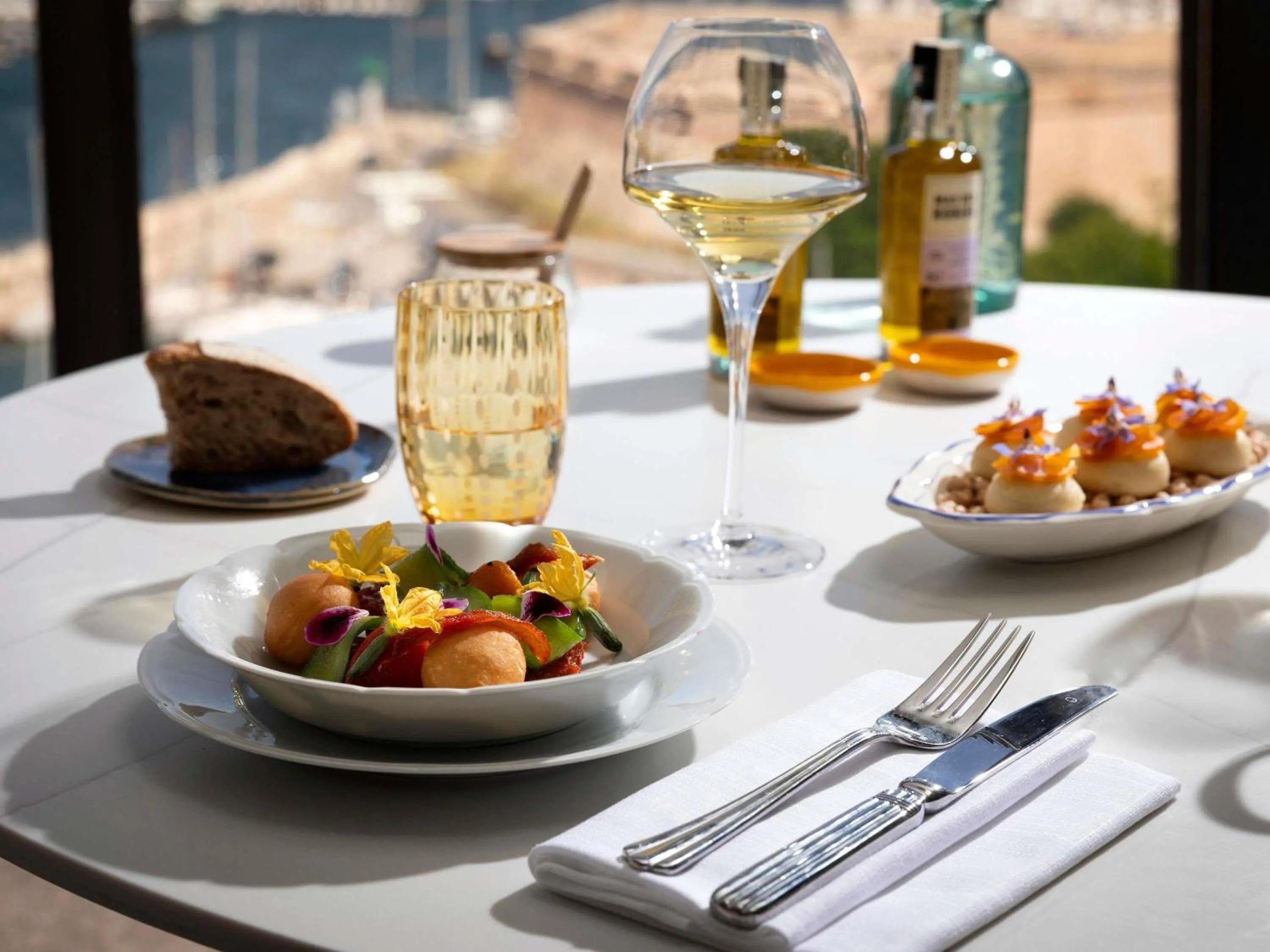 Restaurant/places to eat in Sofitel Marseille Vieux-Port