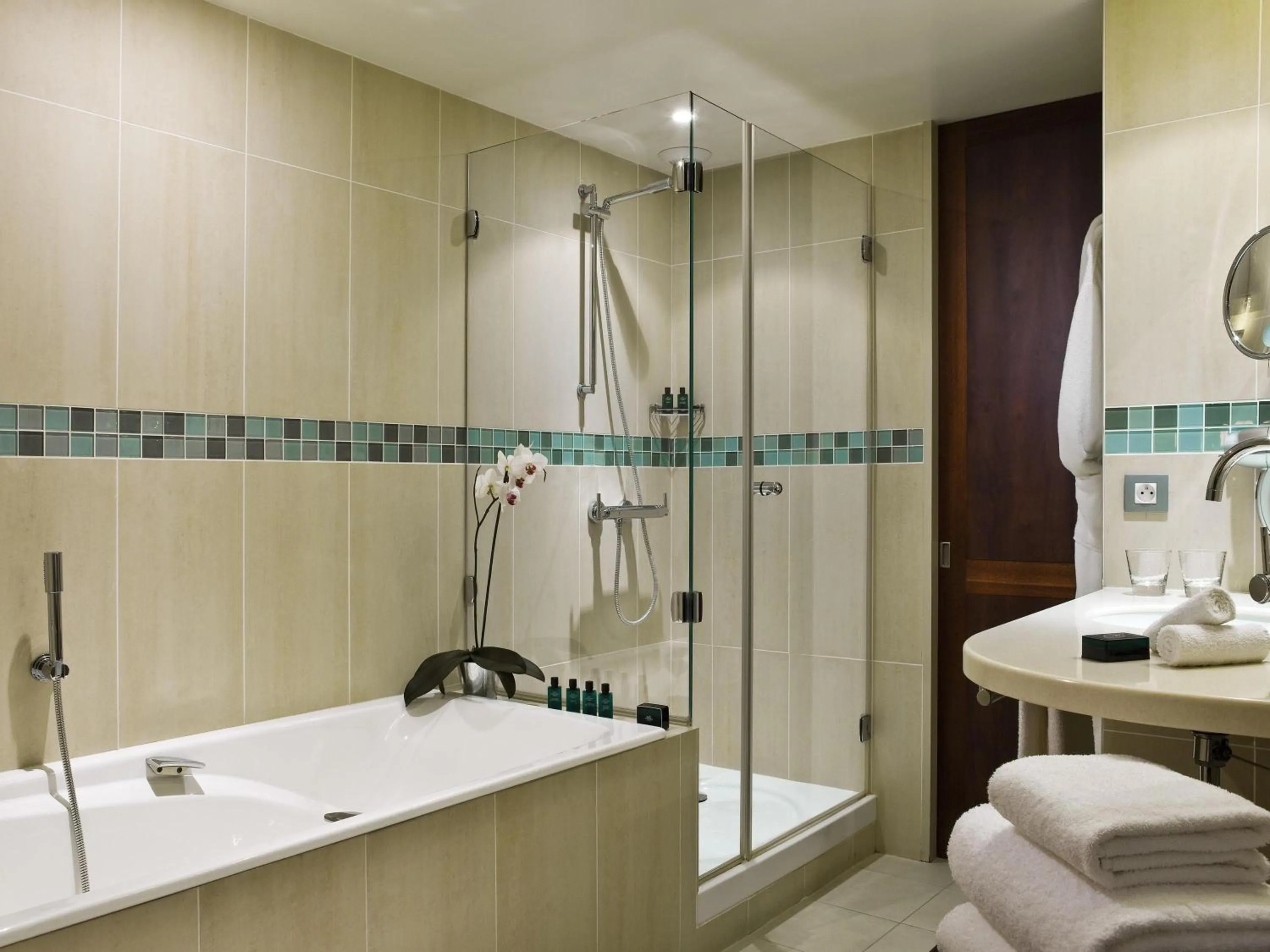 Bedroom in Sofitel Marseille Vieux-Port