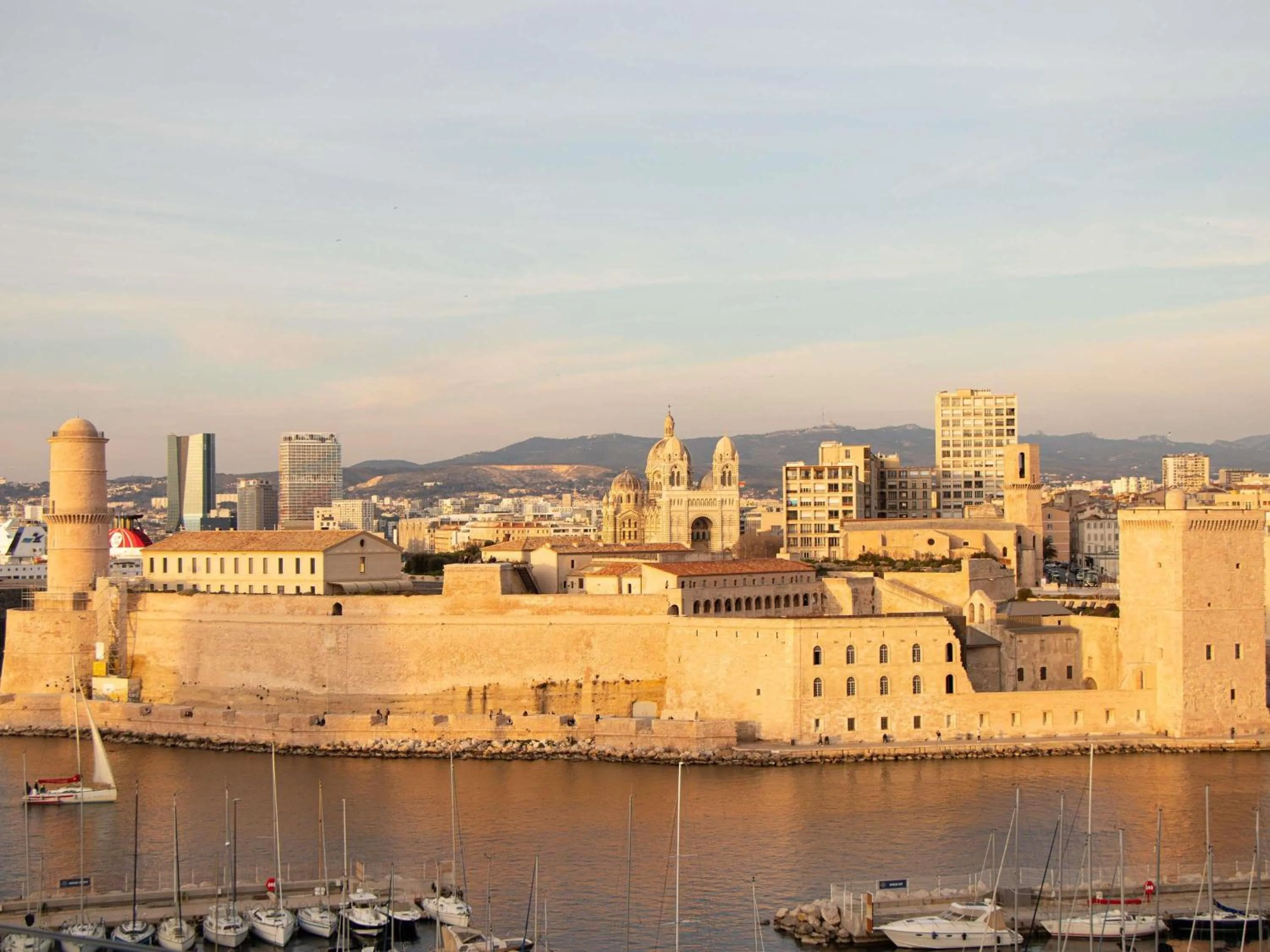 Lounge or bar in Sofitel Marseille Vieux-Port