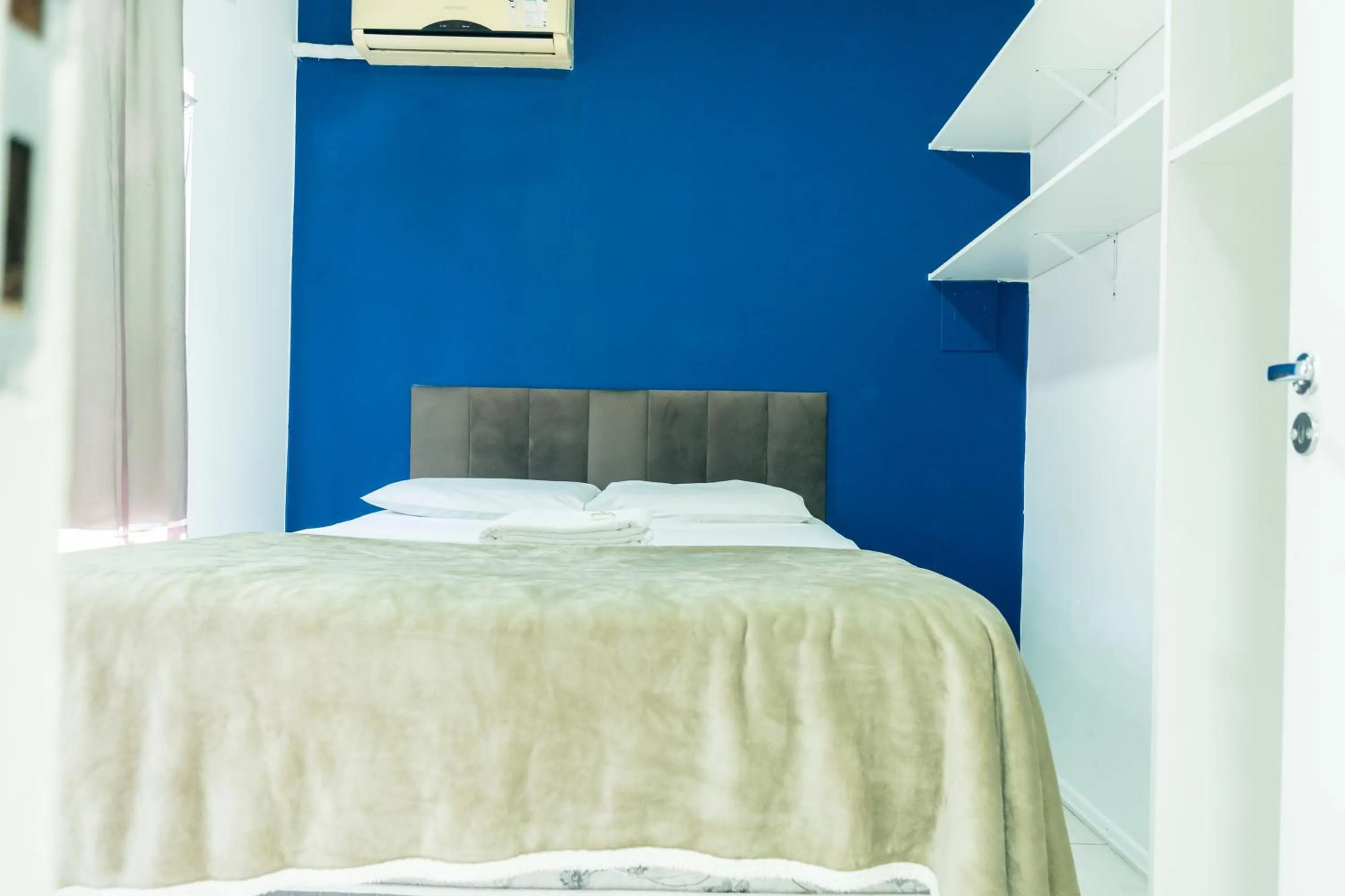 Bed in HANNA Amsterdam Hotel & Eventos