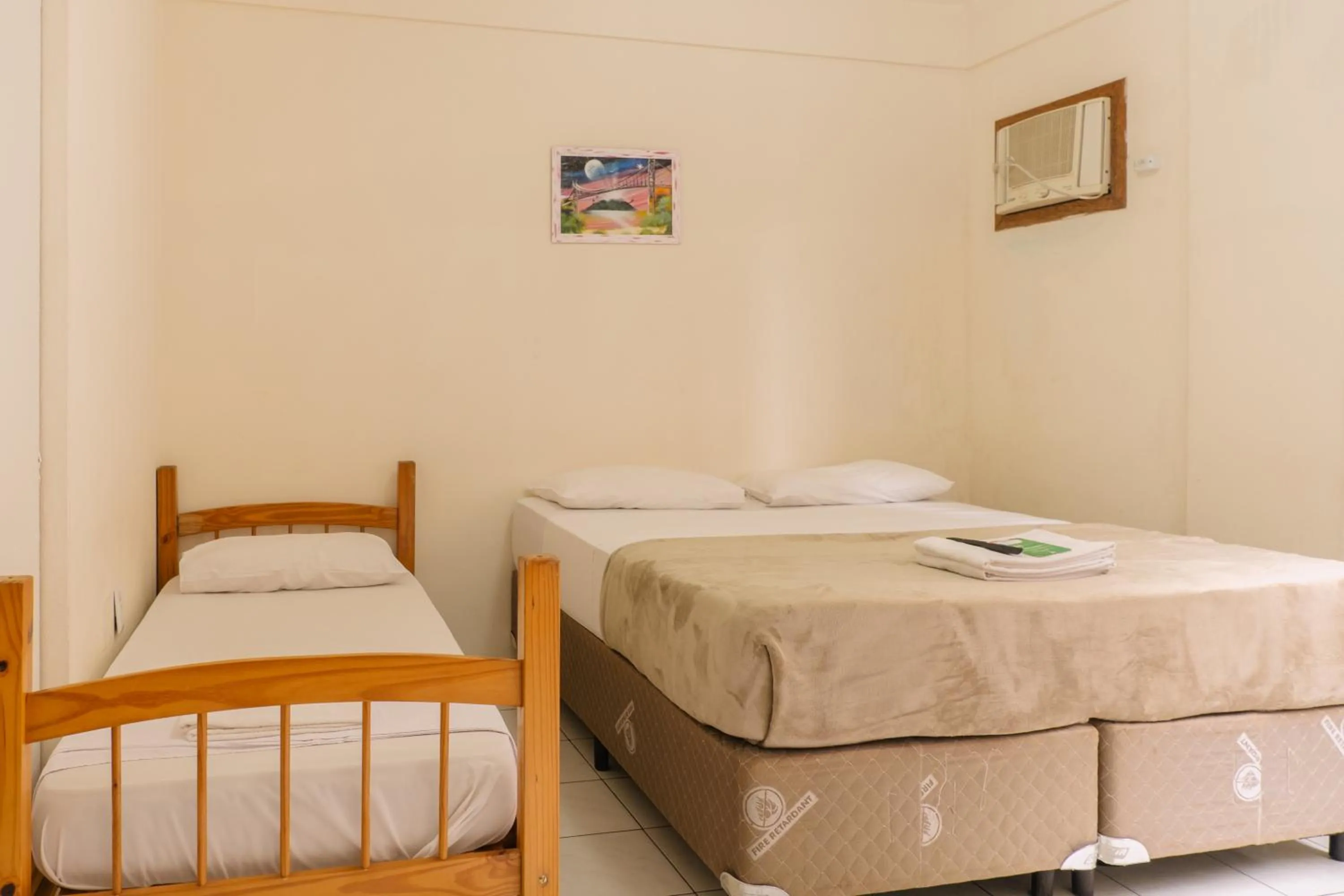 Bed in HANNA Amsterdam Hotel & Eventos