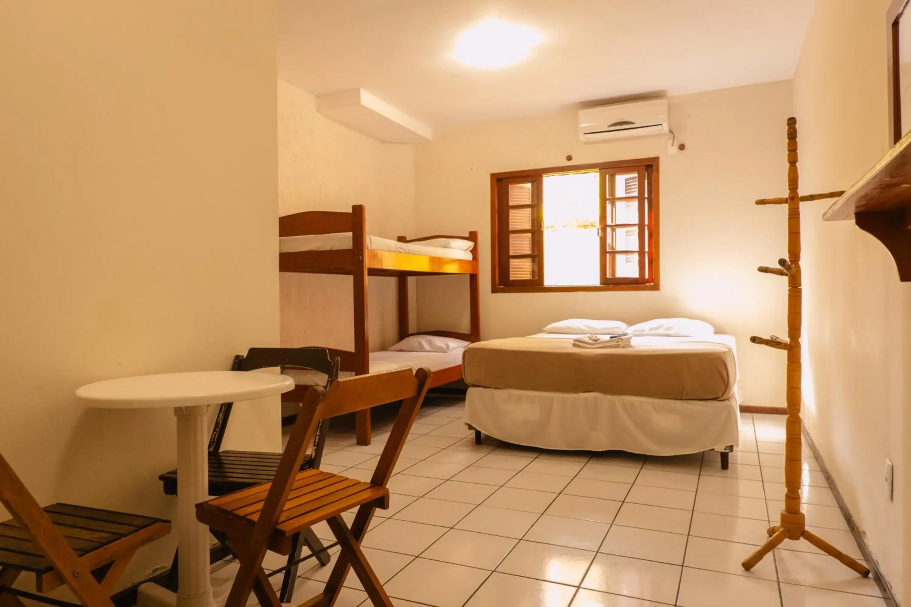 Comfort Quadruple Room in HANNA Amsterdam Hotel & Eventos Comfort Quadruple Room in HANNA Amsterdam Hotel & Eventos