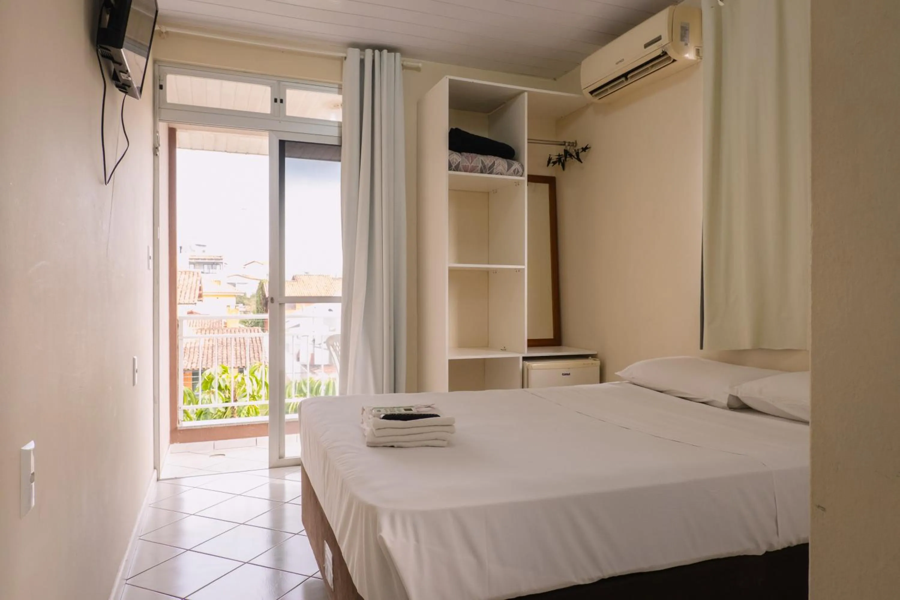 Bed in HANNA Amsterdam Hotel & Eventos